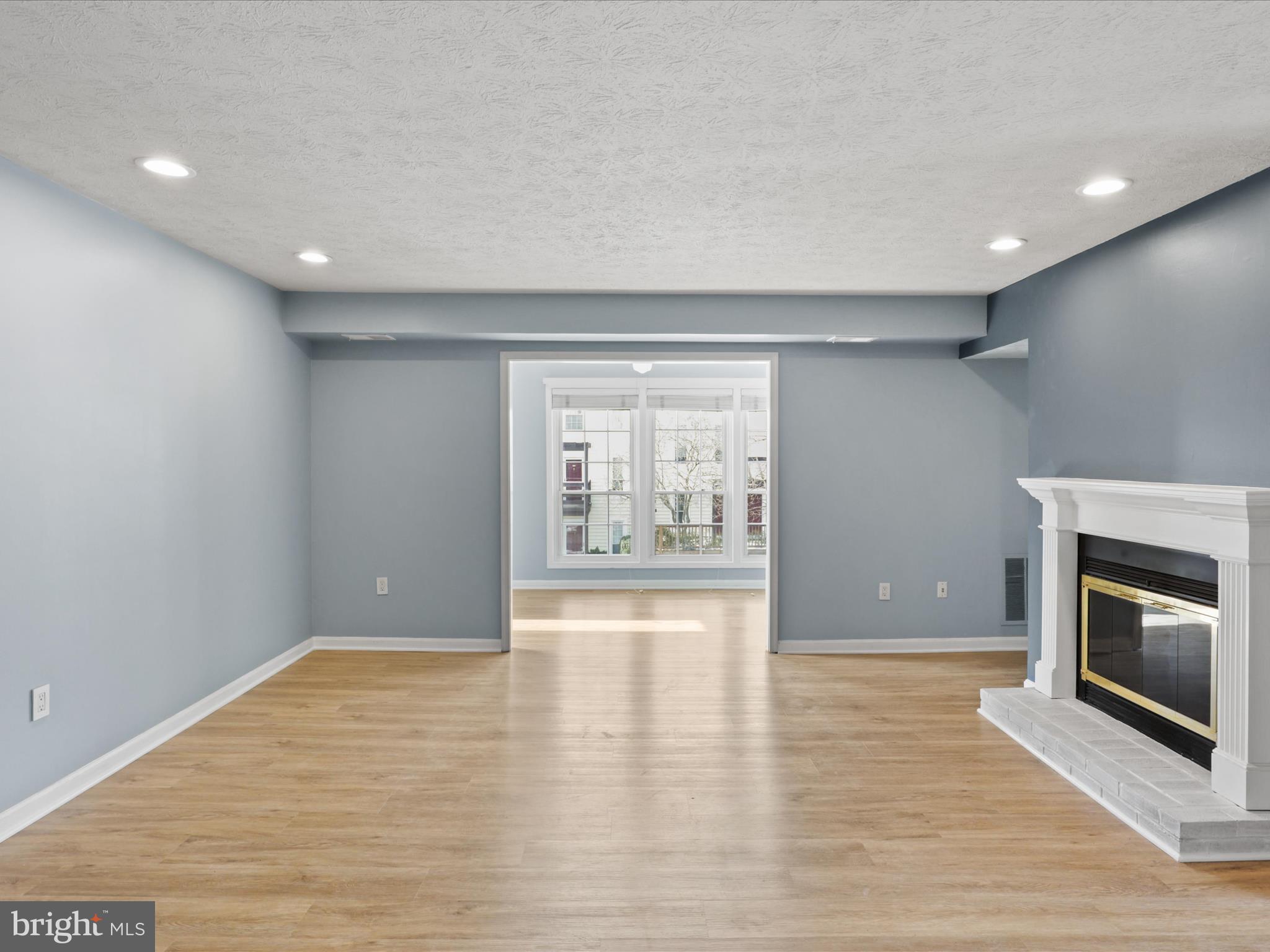 THE OAKTON - Residential Lease