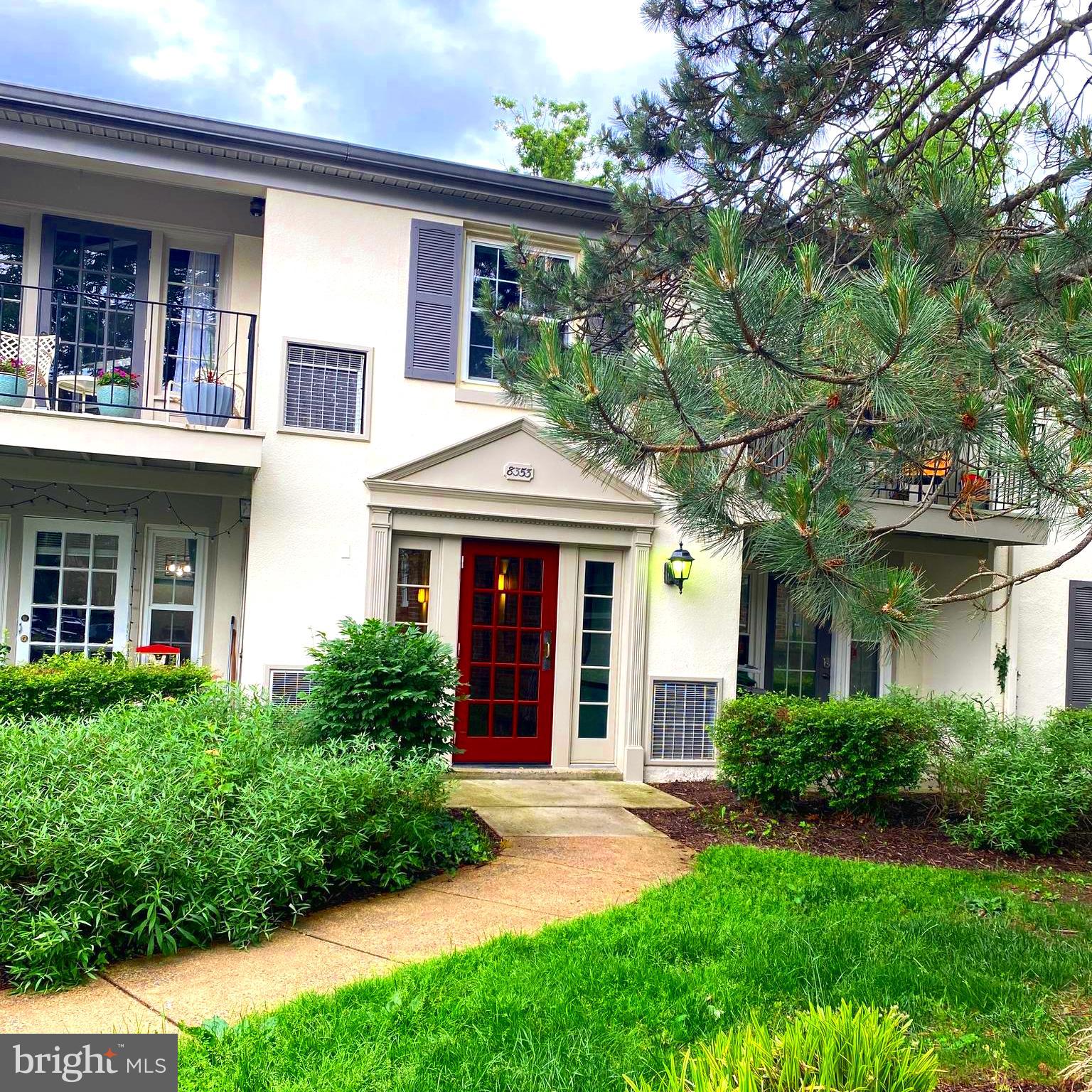 Cardinal Forest 961sf level entry patio home with 2BR 1 baths at end of cul de sac. Stainless still appliances,  fresh paint. Great condition. Walk in closet. Pictures coming  soon.