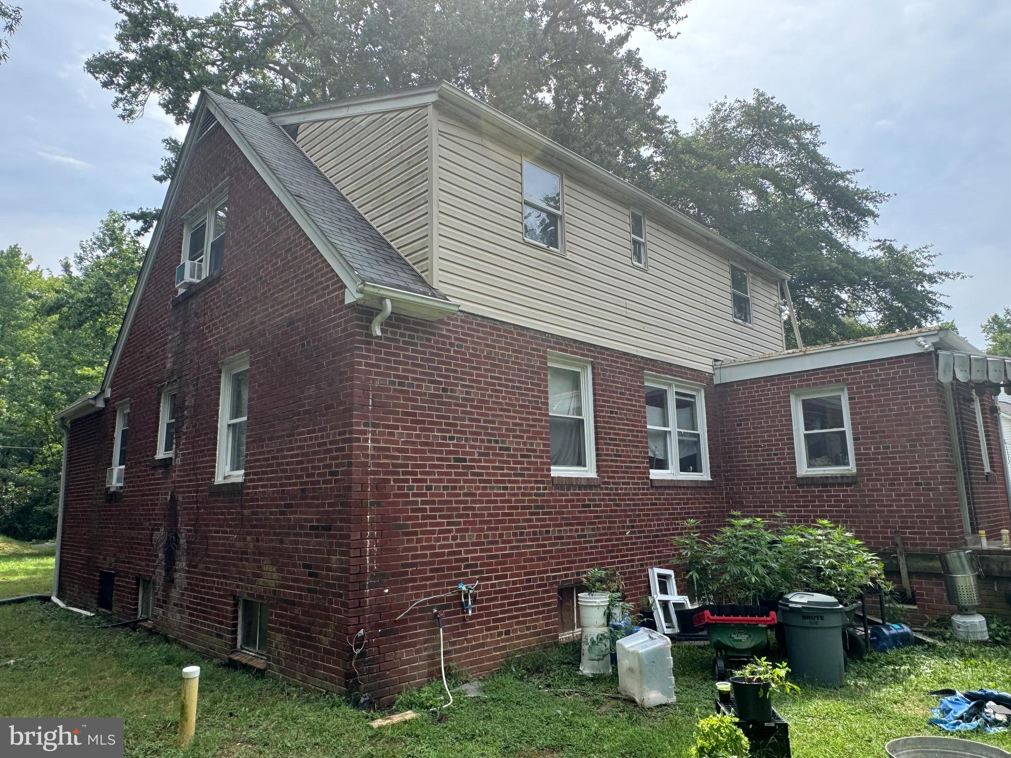 SOUTH HAMPTON - Residential