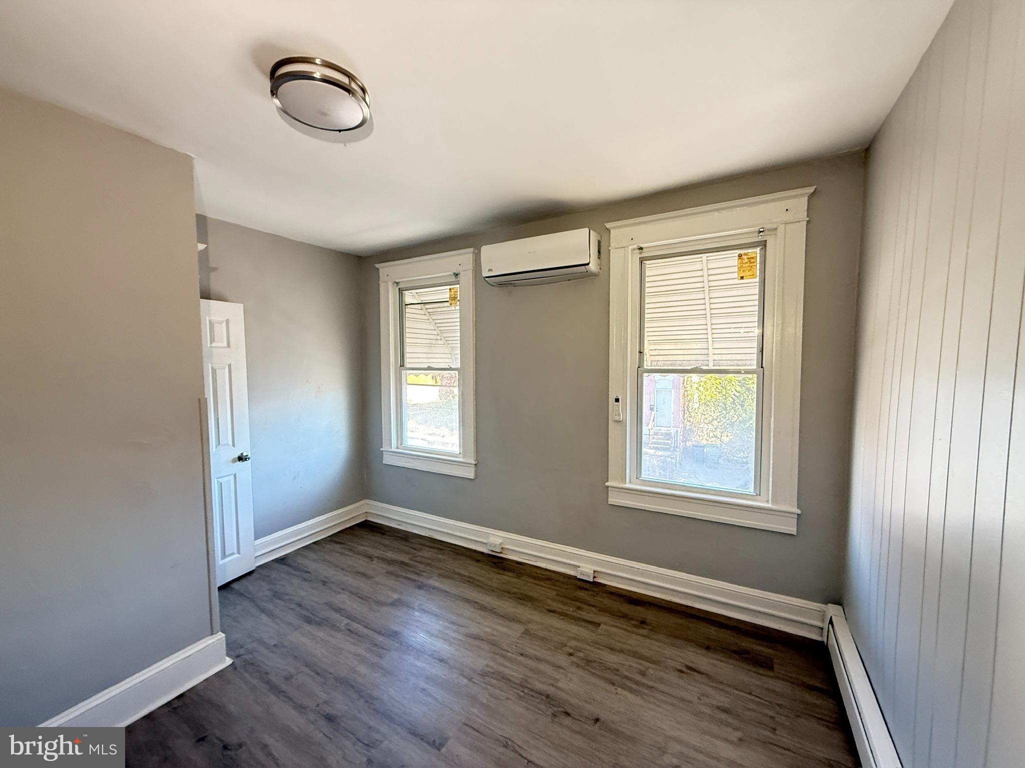 MILL HILL - Residential