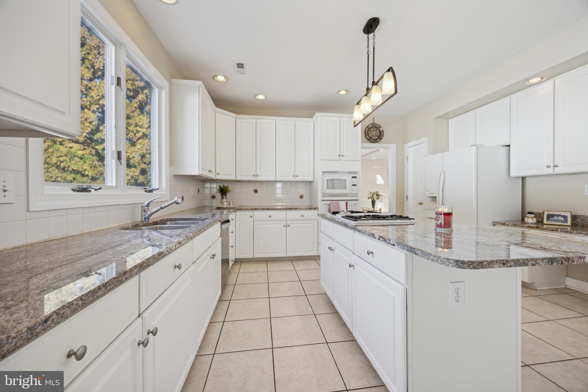 ROSE TREE ESTS - Residential