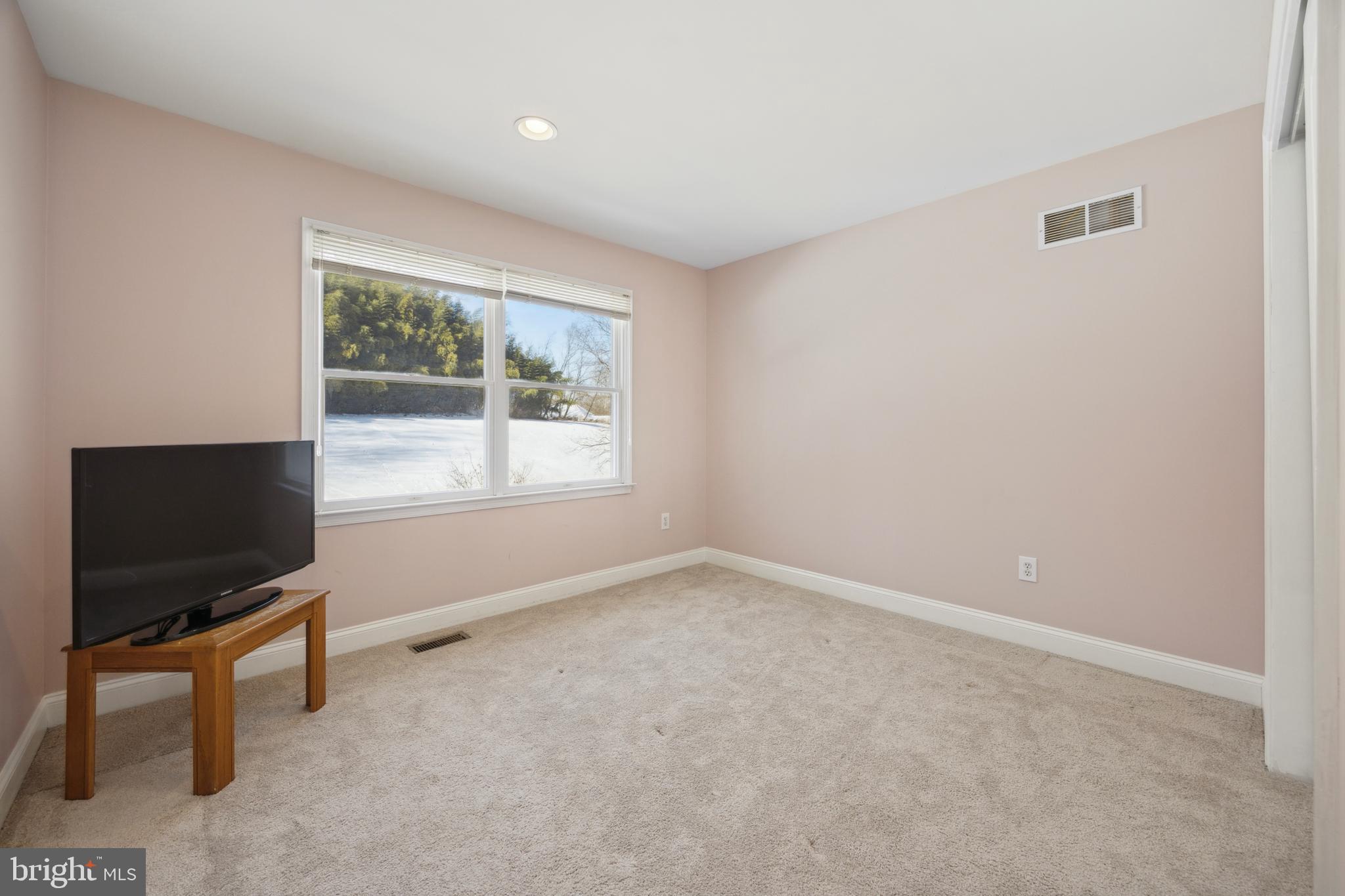 ROSE TREE ESTS - Residential