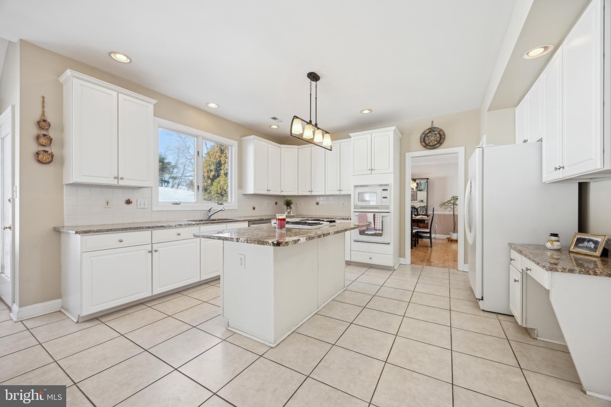 ROSE TREE ESTS - Residential
