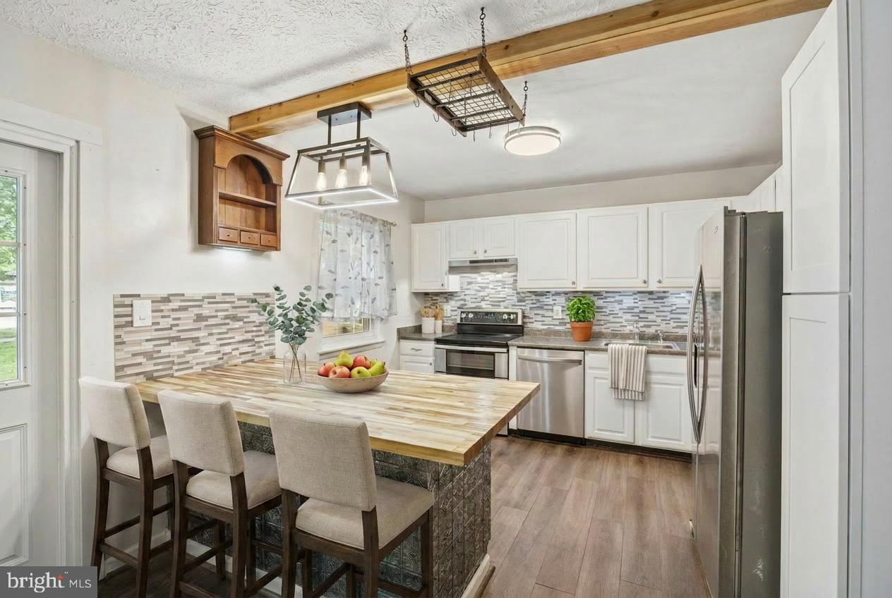 WOODSDALE MANOR - Residential