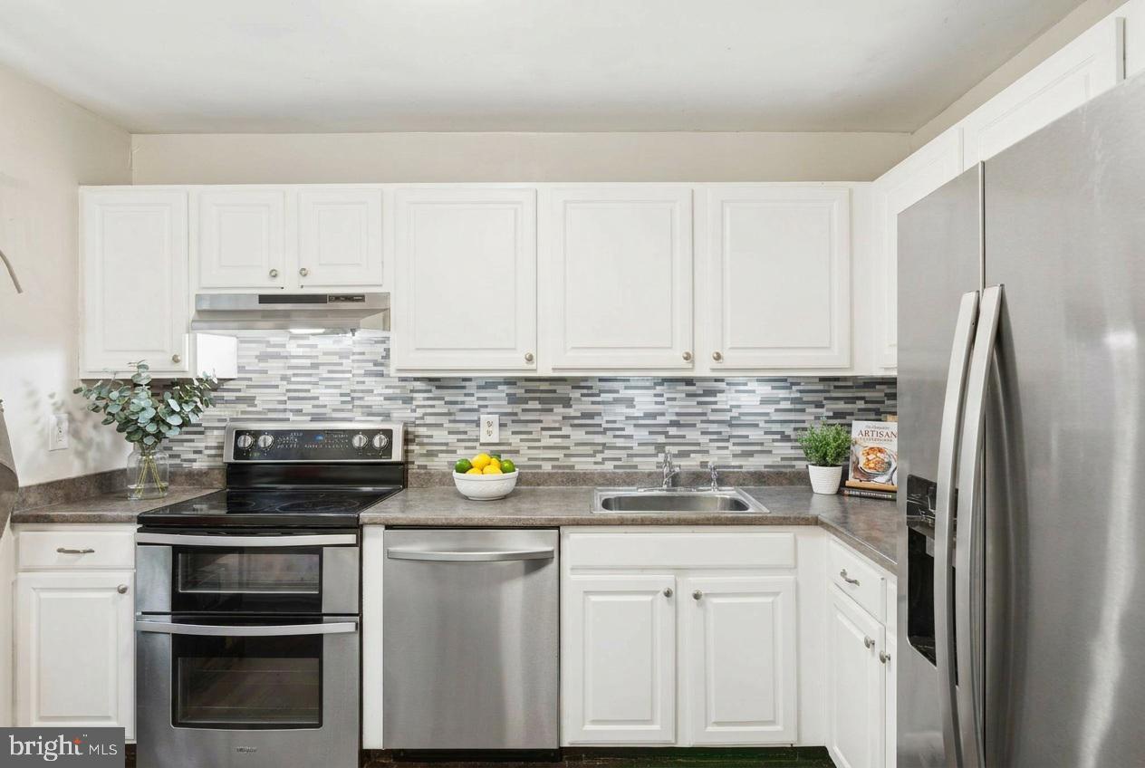 WOODSDALE MANOR - Residential