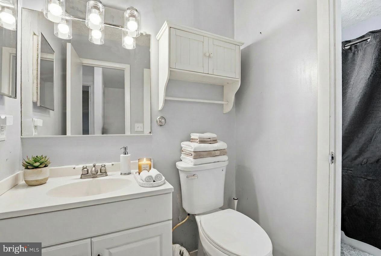 WOODSDALE MANOR - Residential