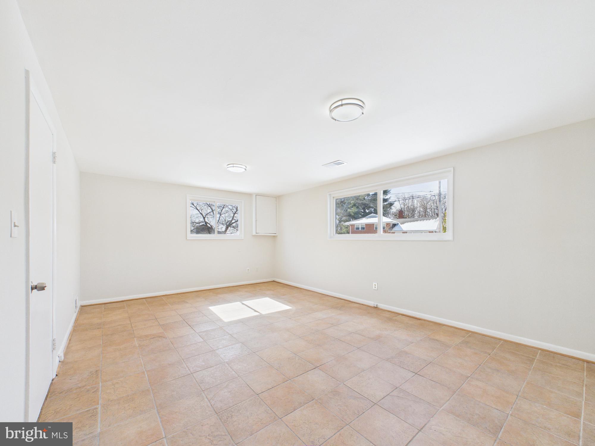 CARROLL KNOLLS - Residential Lease