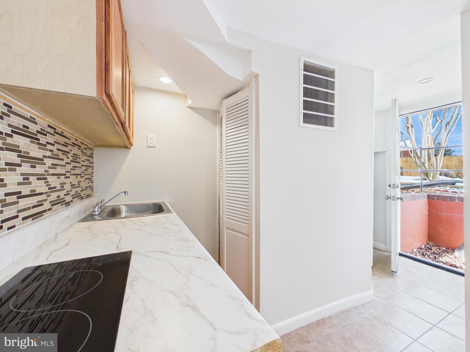 CARROLL KNOLLS - Residential Lease