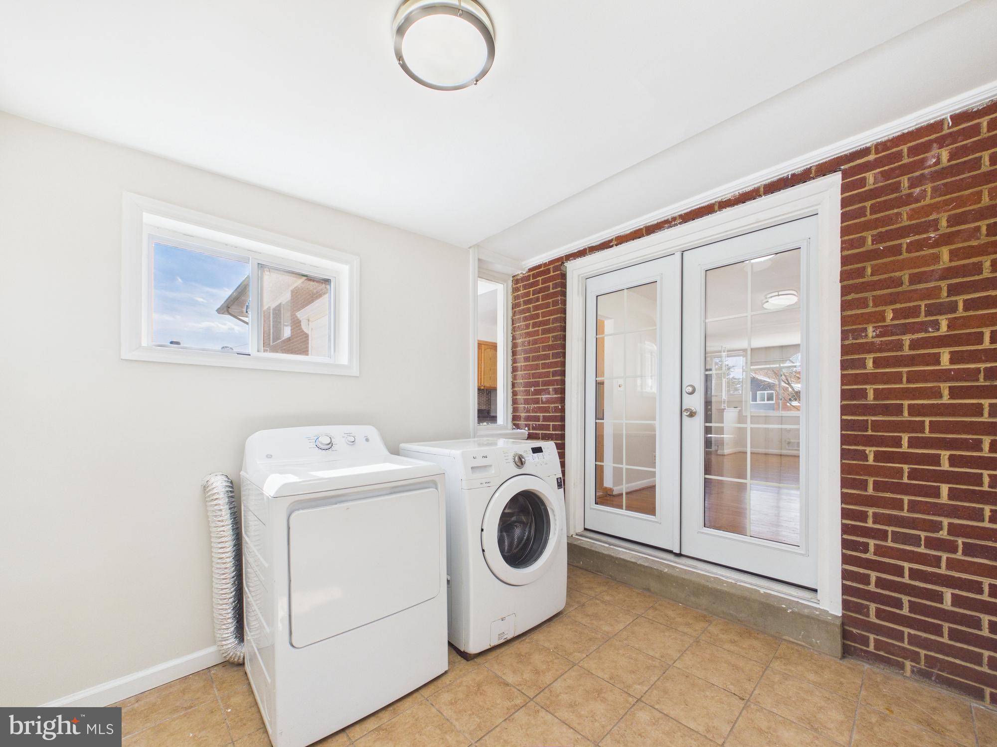 CARROLL KNOLLS - Residential Lease