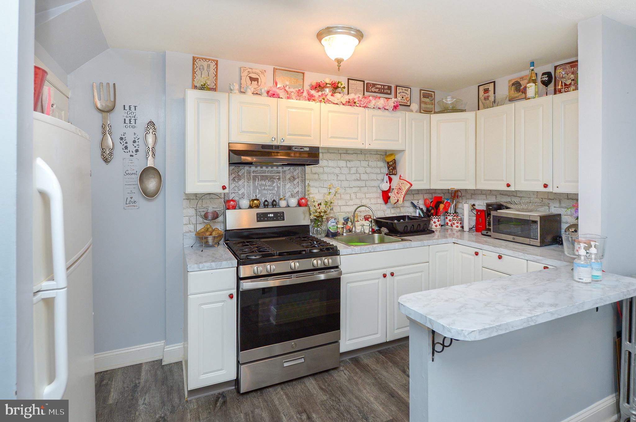 ELMWOOD PARK - Residential