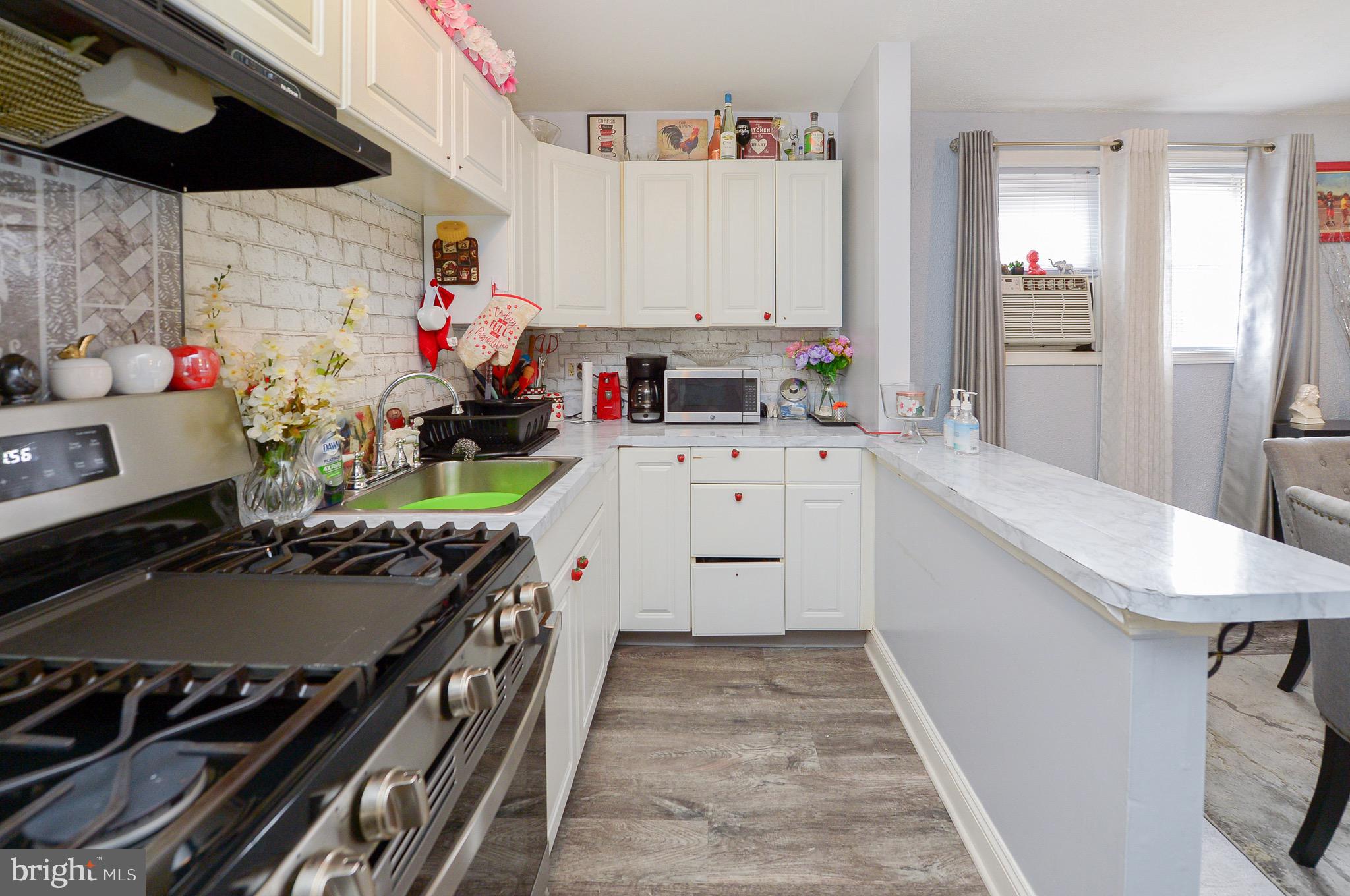 ELMWOOD PARK - Residential