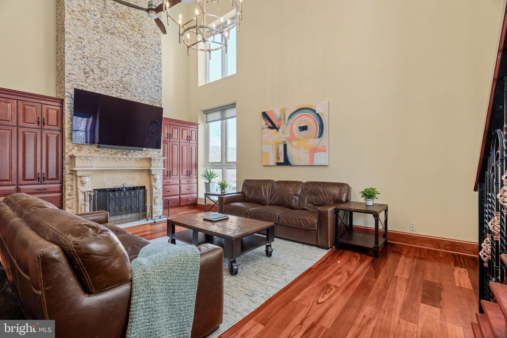 WASHINGTON SQ - Residential