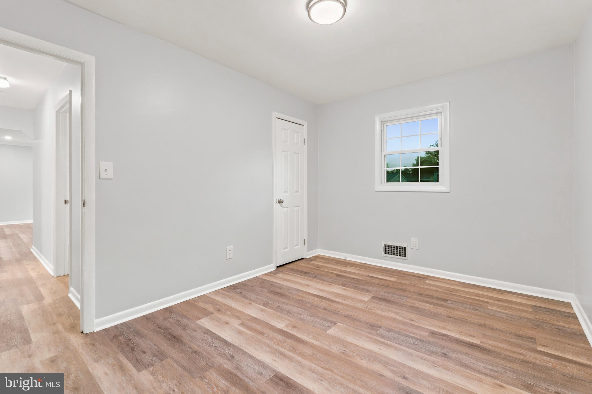 PLEASANTVILLE - Residential