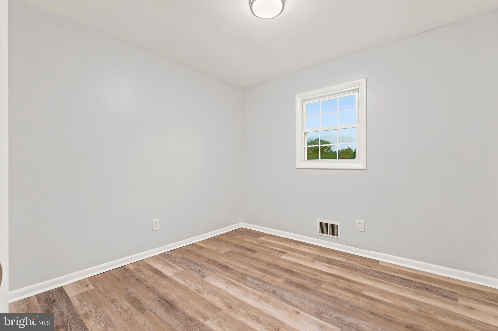 PLEASANTVILLE - Residential