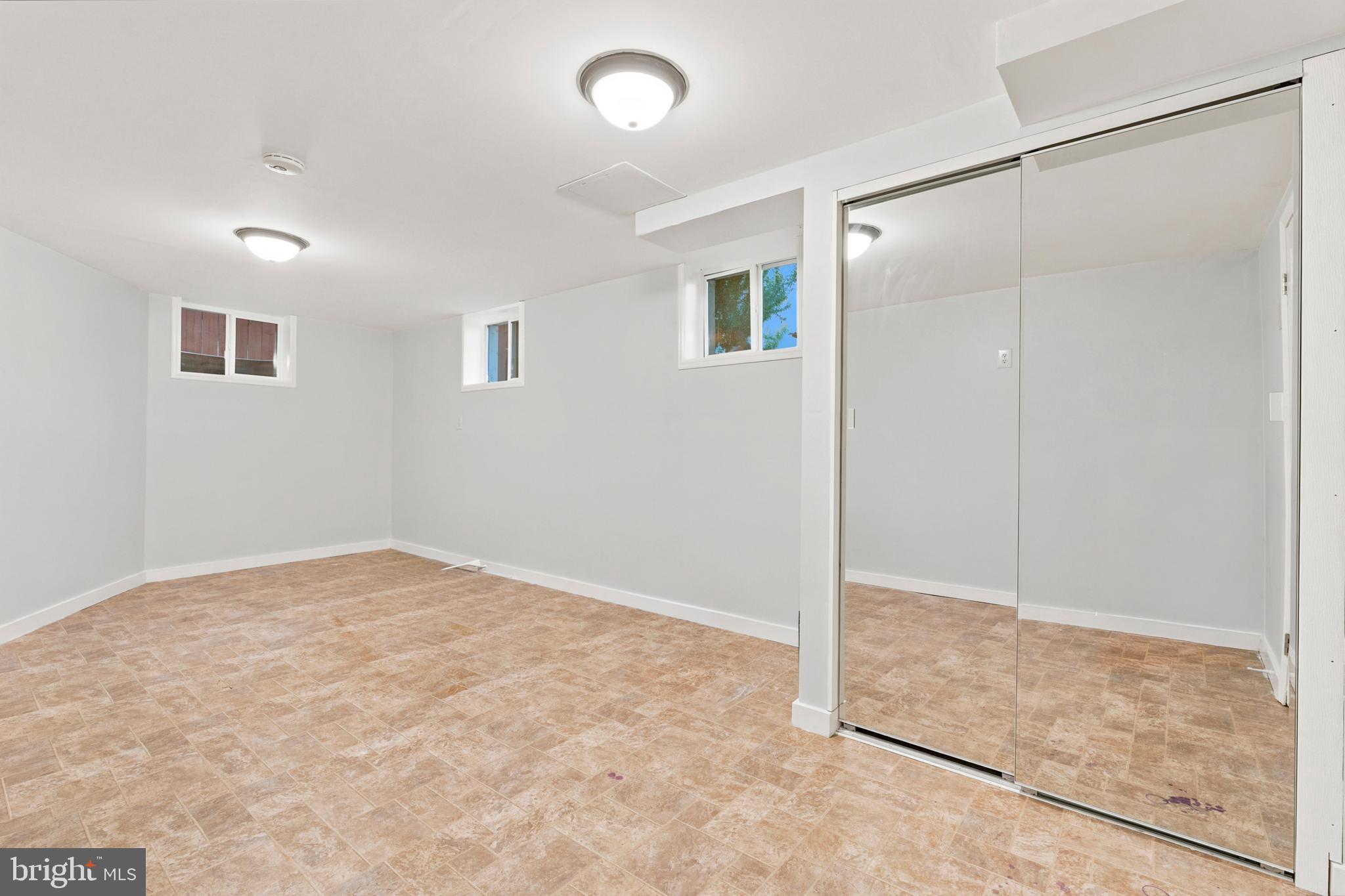 PLEASANTVILLE - Residential