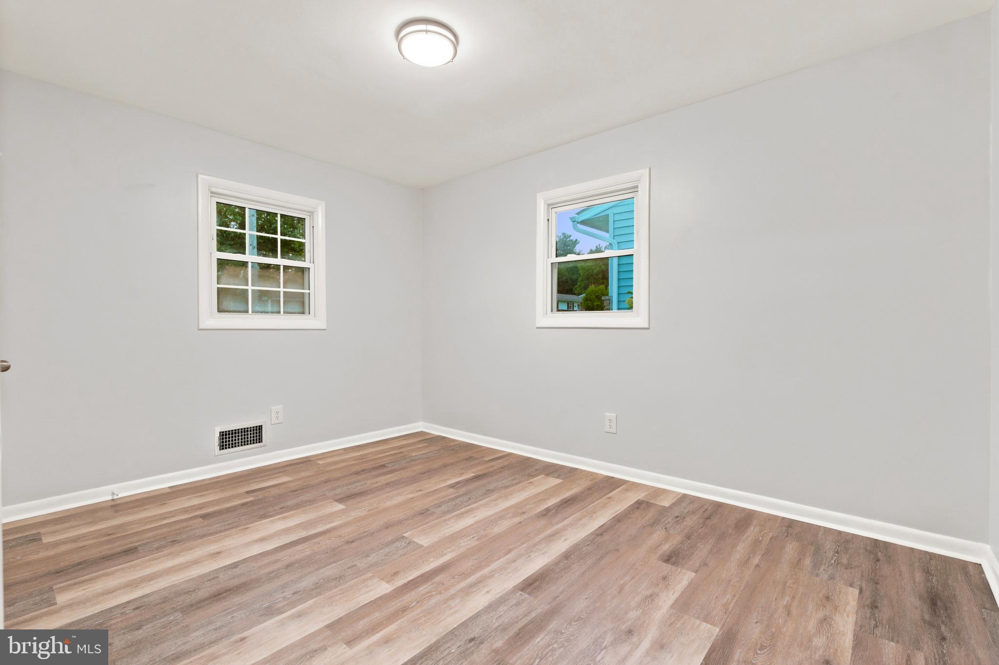 PLEASANTVILLE - Residential