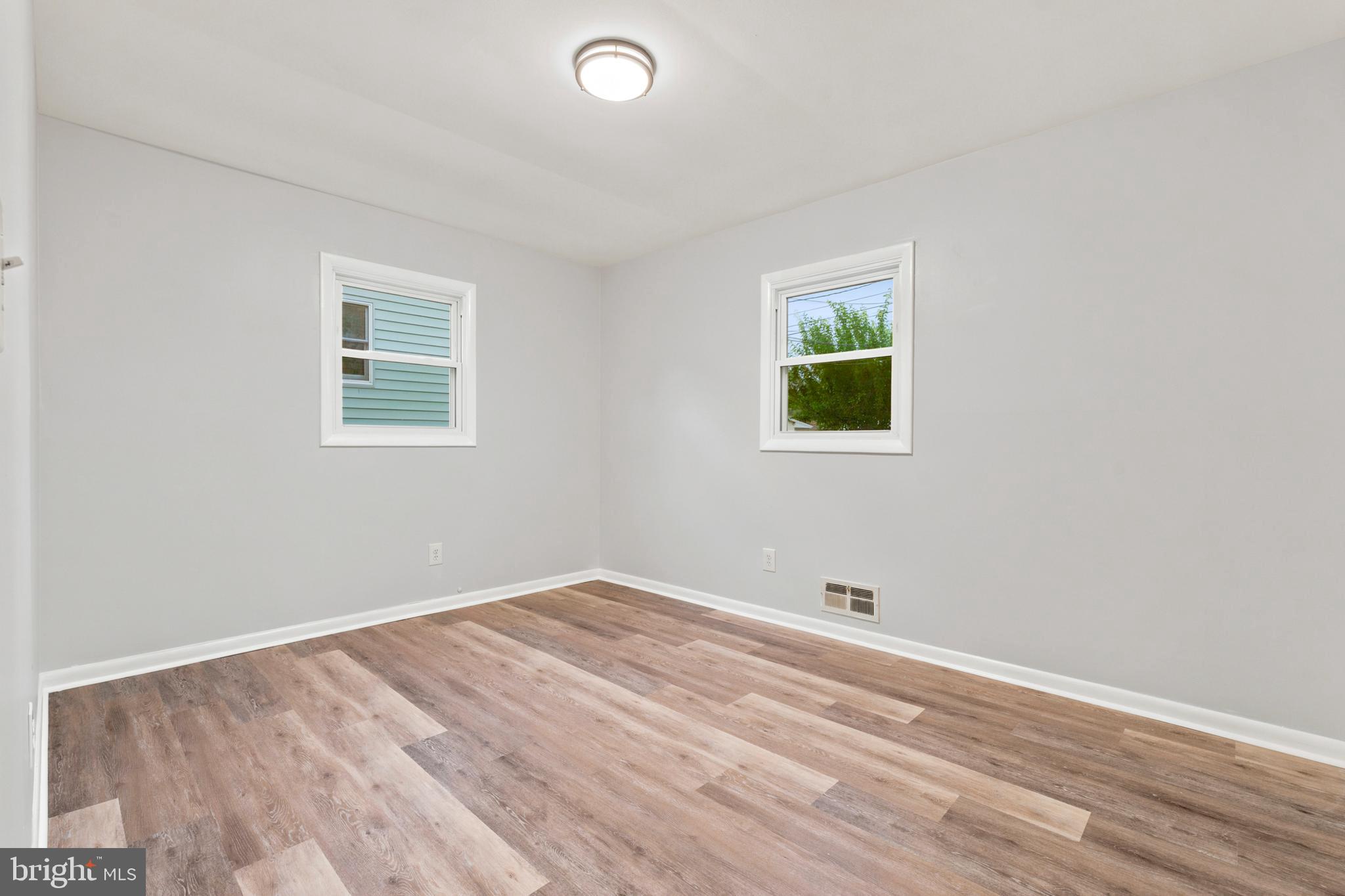 PLEASANTVILLE - Residential