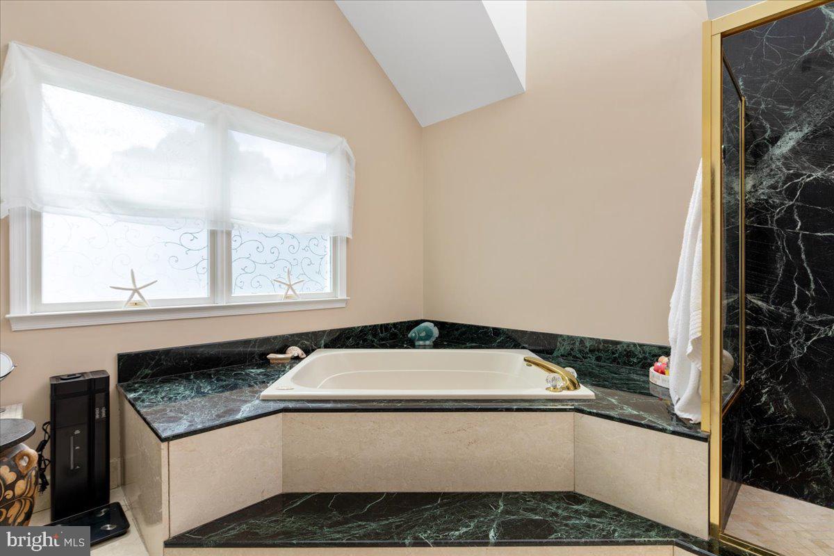 RIDGEGATE WOODS - Residential
