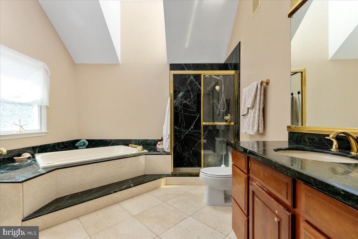 RIDGEGATE WOODS - Residential