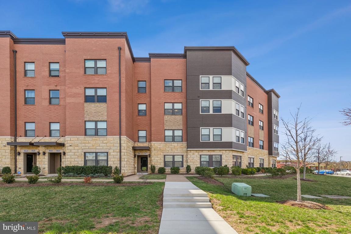 Luxurious and Remarkable Penthouse condo in One Loudoun!  Gorgeous condo with open  concept floor plan, incredible vies and only 2 in the neighborhood. You will love the open floor plan, with huge gourmet kitchen, luxury granite, stainless steel appliances and windows with views! There is an Office on the main floor,  half bath, high speed internet, and walking distance to One Loudoun.  One Loudoun is the place to be! Walk to shops, dining and entertainment - luxury living at the heart of One Loudoun. With numerous restaurants, Trader Joe's, shopping boutiques, Barnes &Noble and more.  Check out the website for all the new restaurants, shopping, and more!
HOA is paid by landlord which includes lawn maintenance,  One Loudoun amenities and water! Walking distance to pool, tennis courts and clubhouse.
Conveniently located within minutes of the Airport, Dulles Greenway and Tysons Corner and new Silver Line Metro. This incredible Penthouse condo also has a very large Primary  suite, deluxe designer walk in closet and beautiful full Primary  bath.  
MINIMUM credit score 650 is required. Available $3600/month $65/application fee/adult. $500 non refundable pet deposit. No cats , dogs case by case. THIS CONDO IS GORGEOUS! Call for more info and to schedule a showing