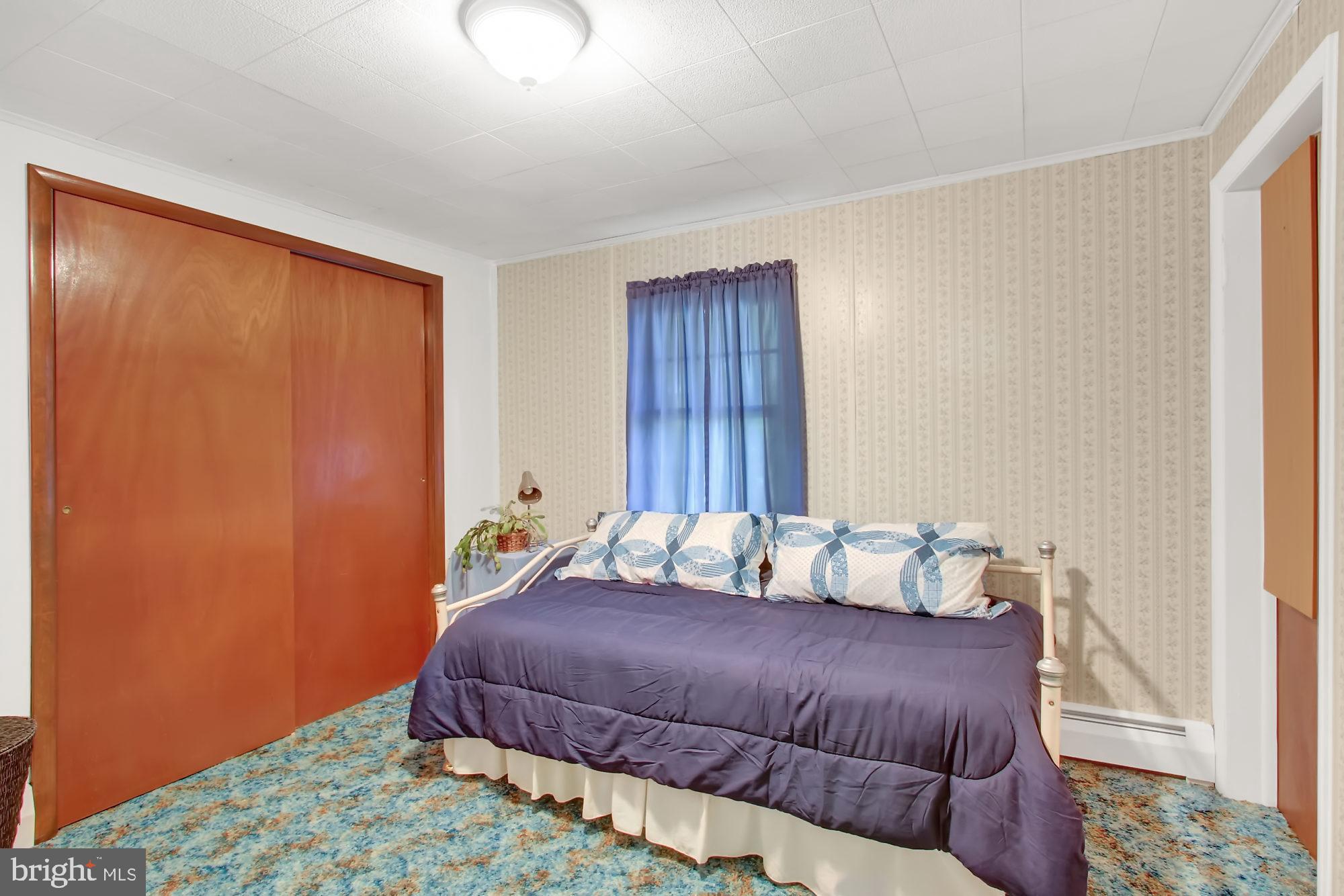 WHITE HALL - Residential