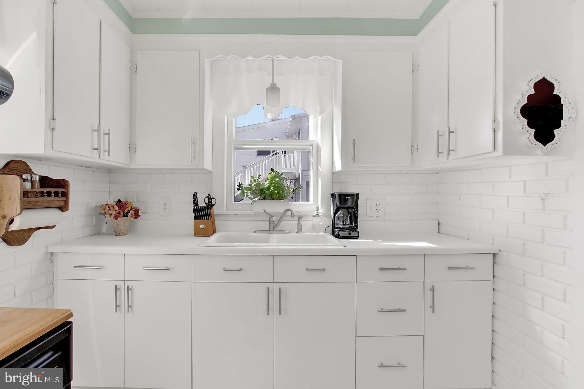 WHITE HALL - Residential