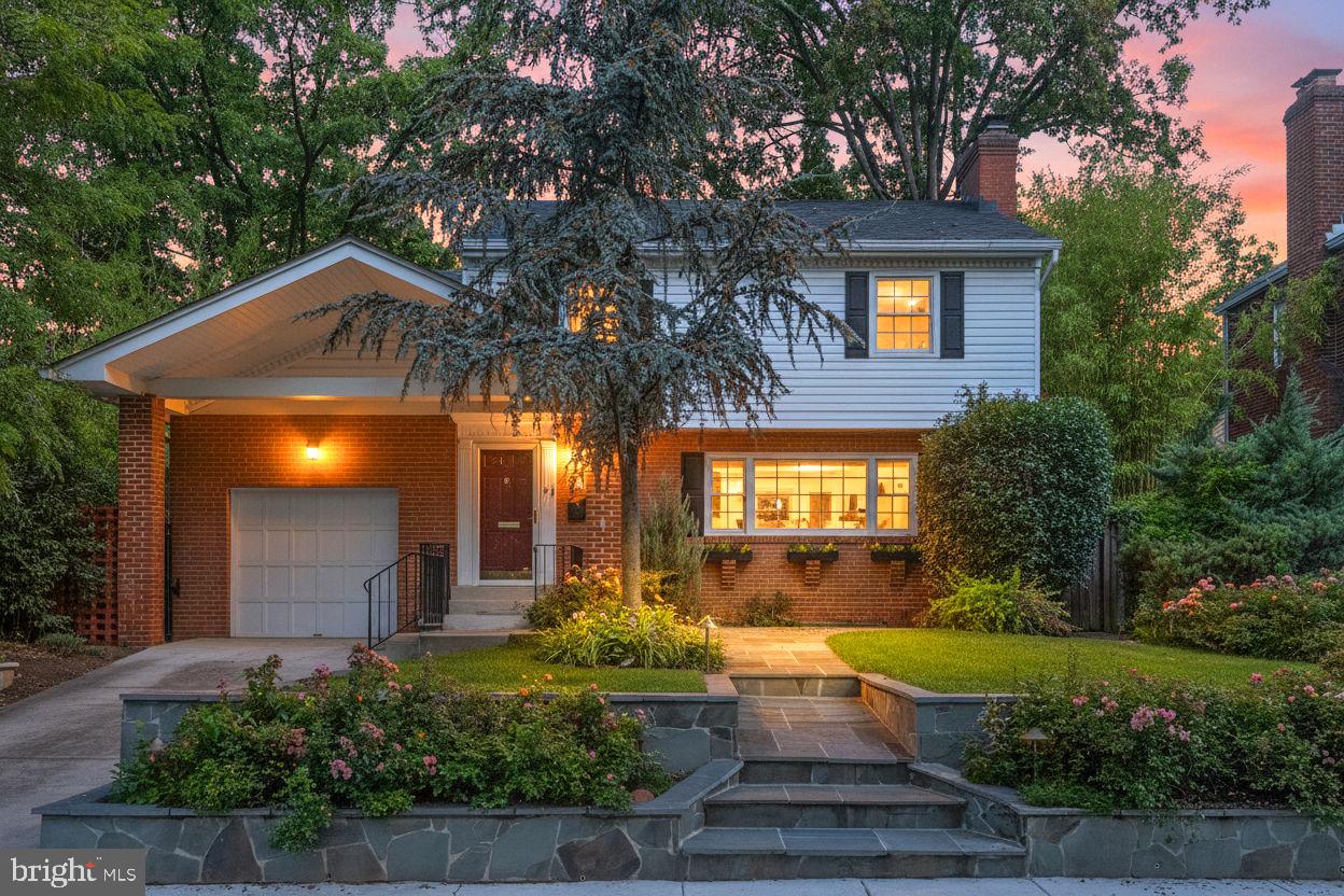 ARLINGTON RIDGE - Residential