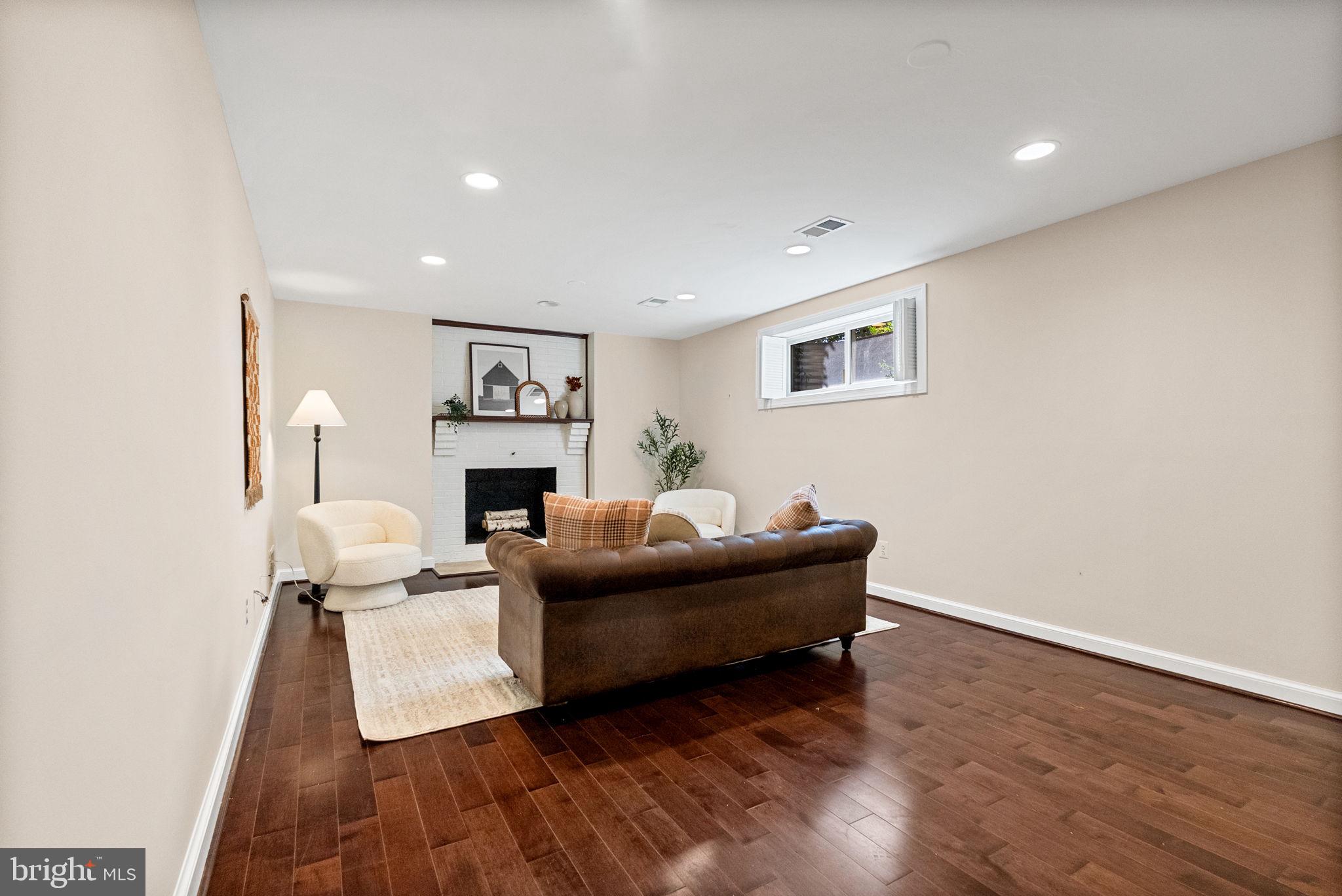 ARLINGTON RIDGE - Residential