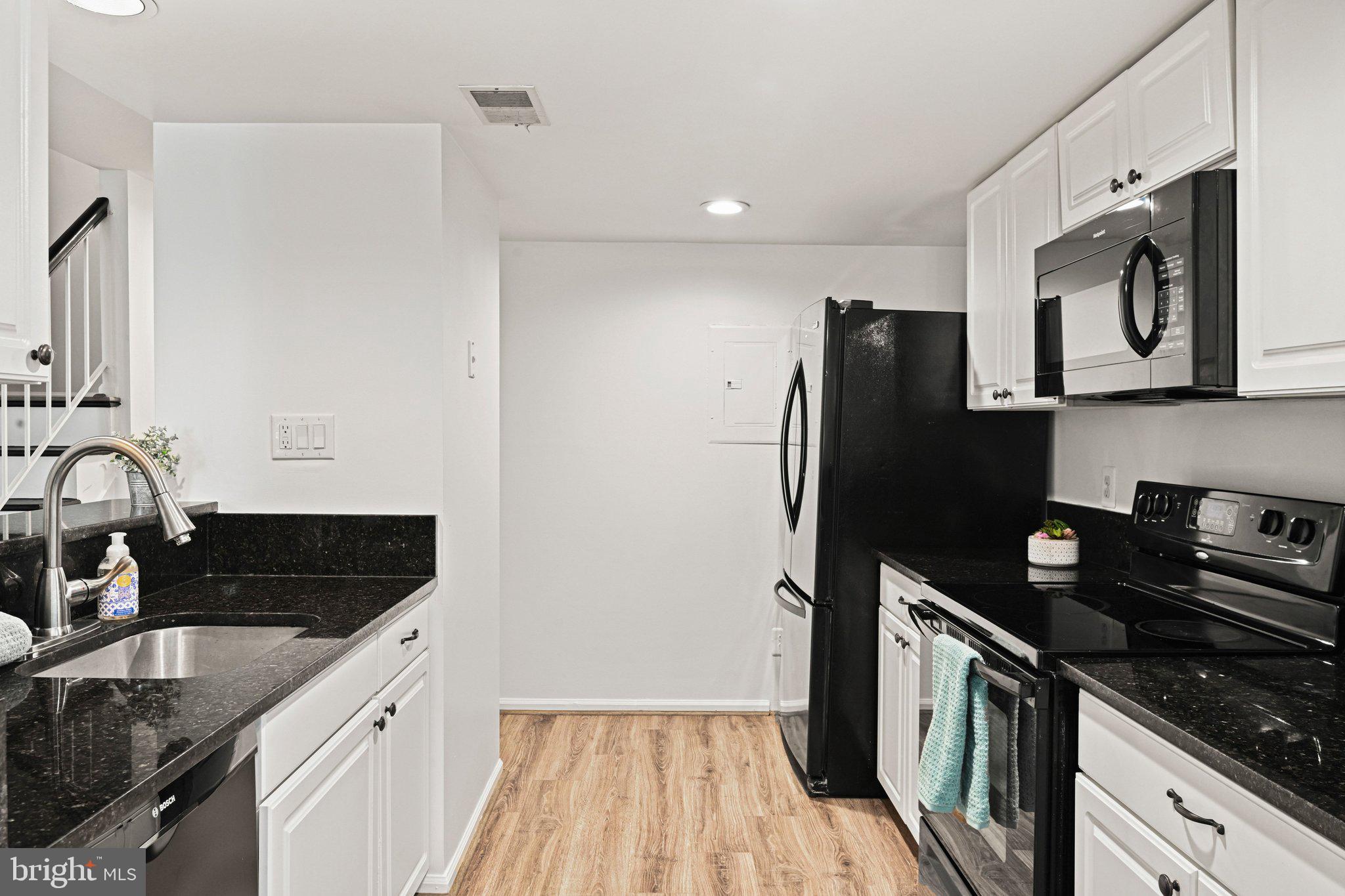GRAYS POINTE - Residential