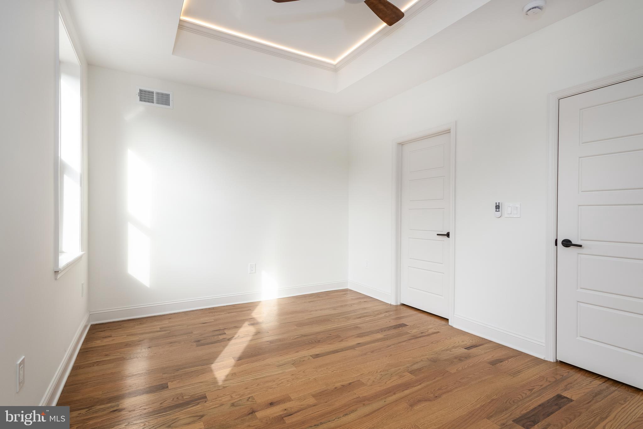 SQUIRREL HILL - Residential