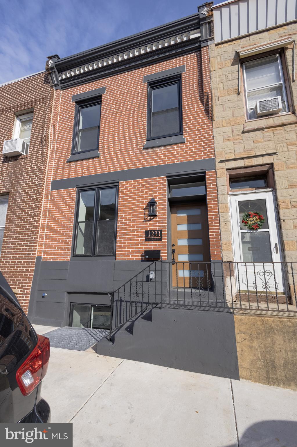SQUIRREL HILL - Residential