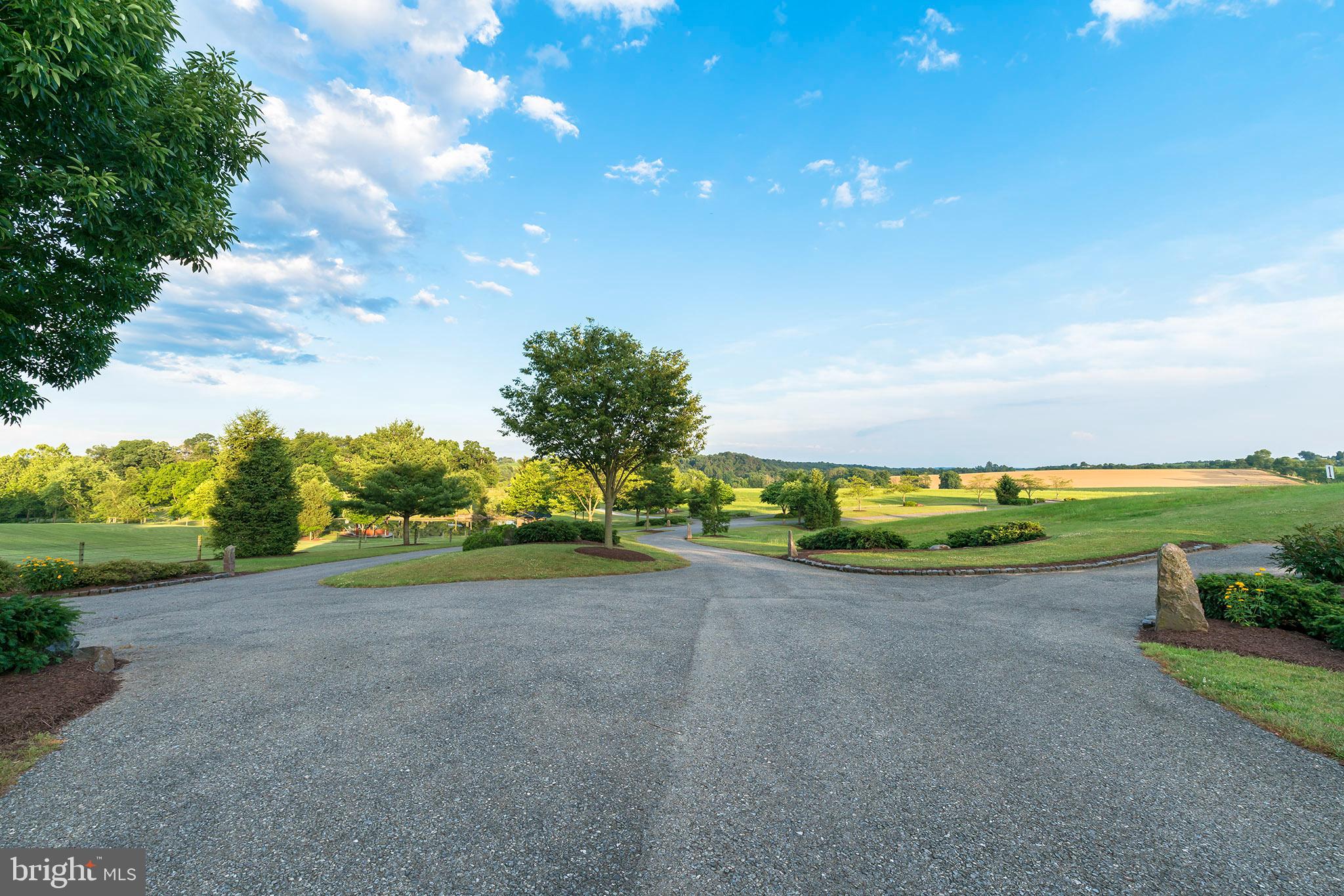 HILLS OF JAMESFIELD MANOR - Residential