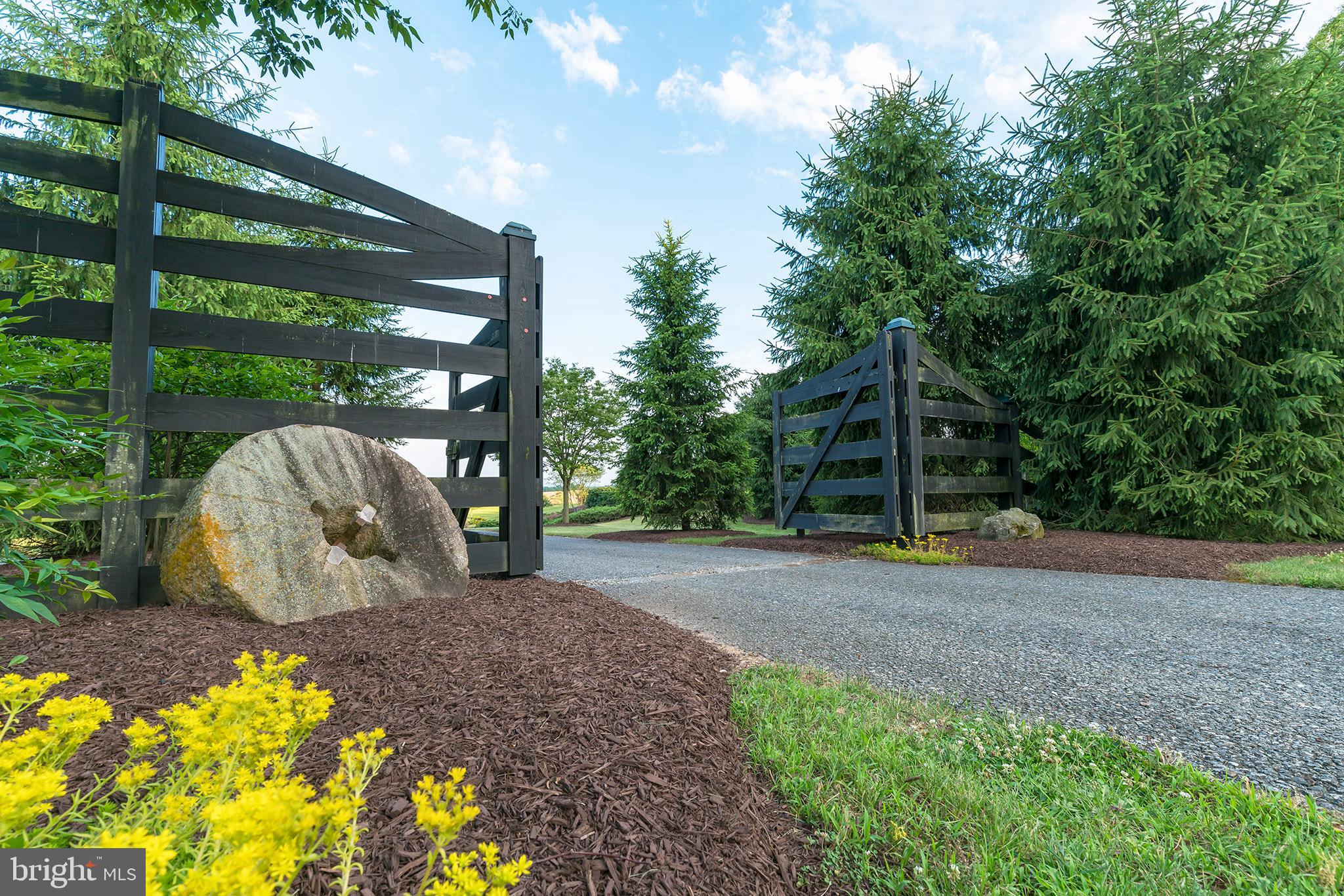HILLS OF JAMESFIELD MANOR - Residential