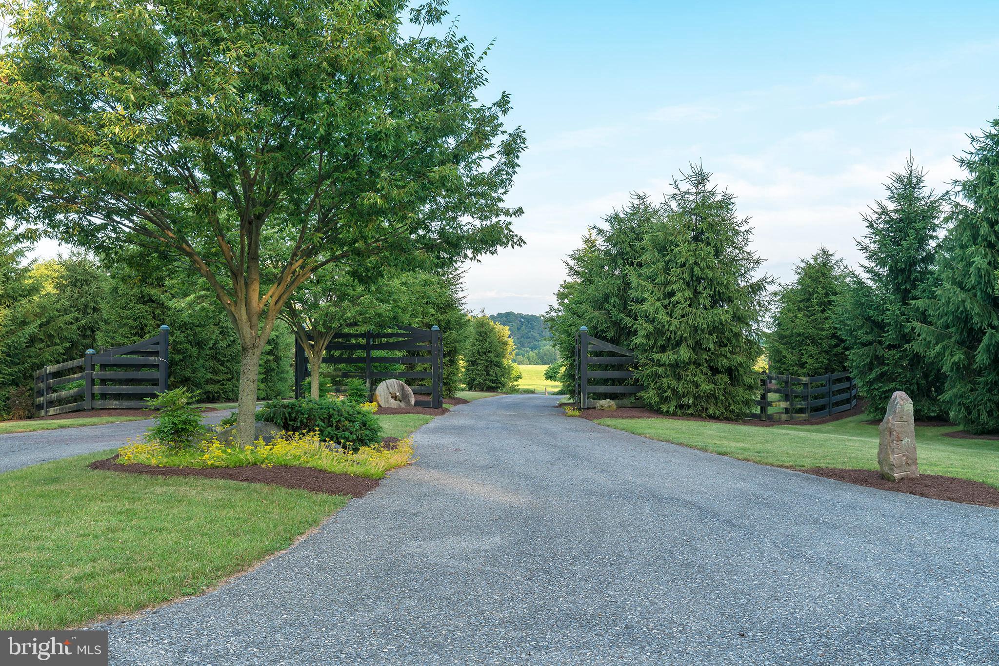 HILLS OF JAMESFIELD MANOR - Residential