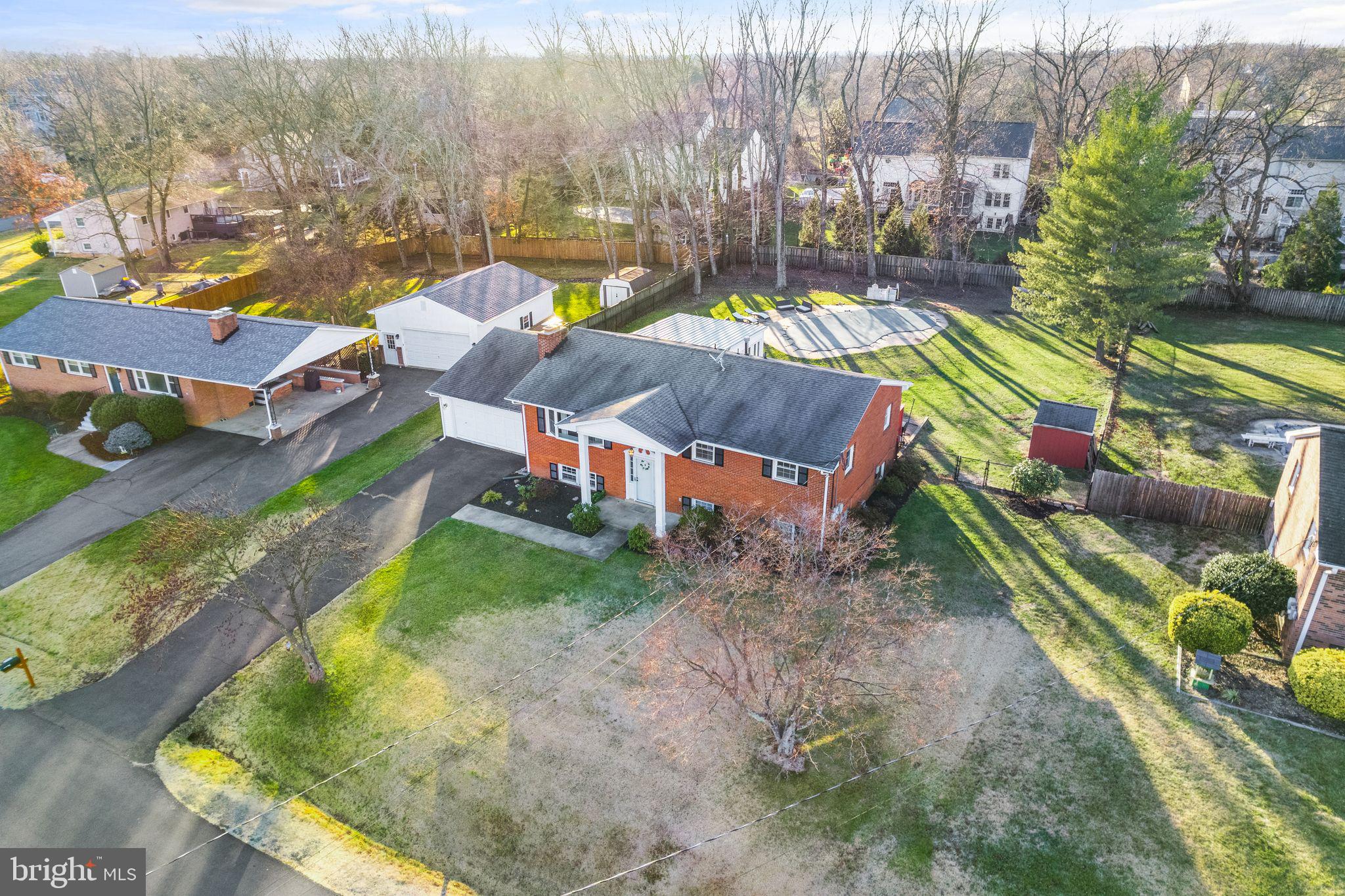 LAKEVIEW ESTATES - Residential