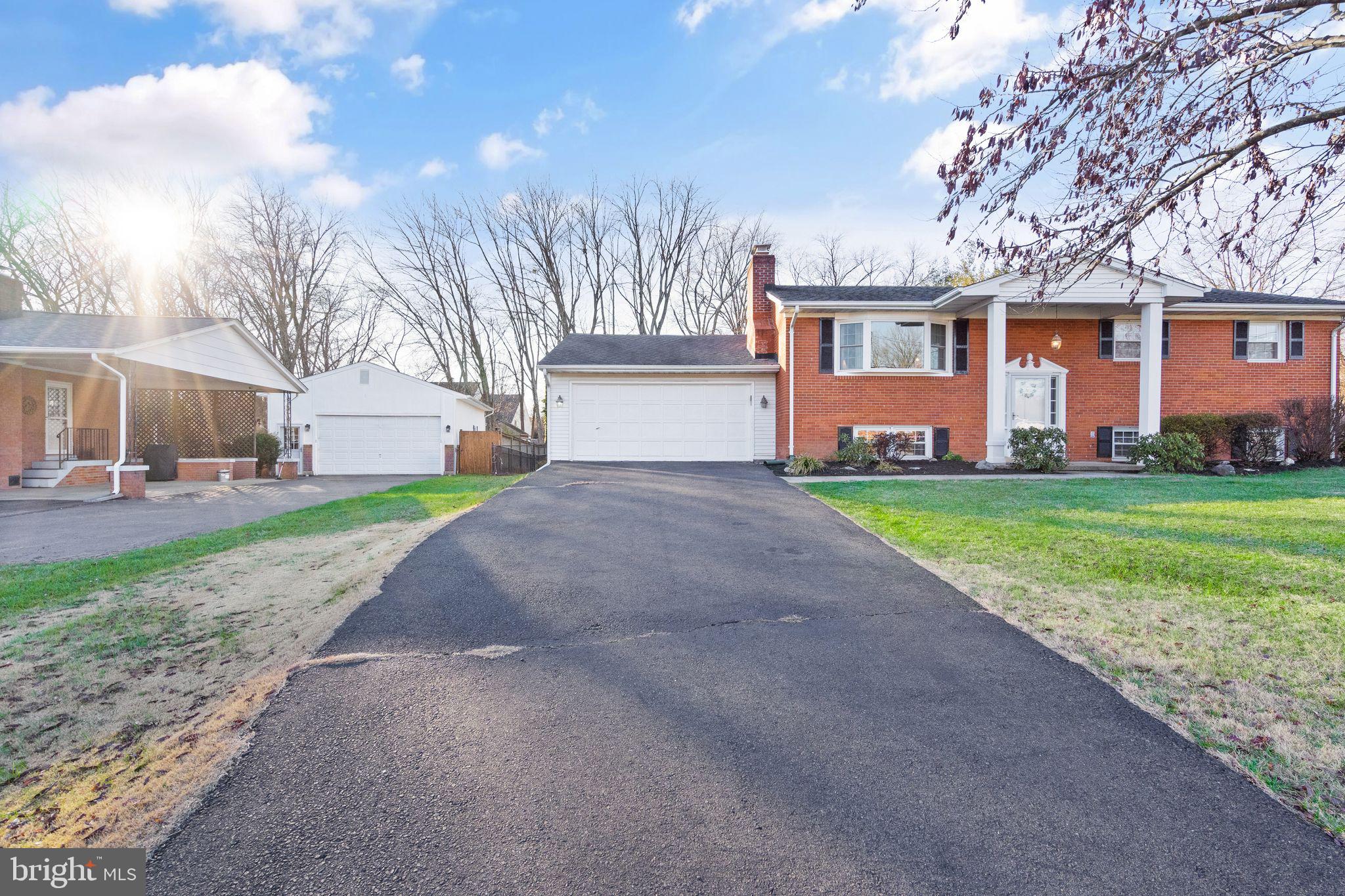 LAKEVIEW ESTATES - Residential