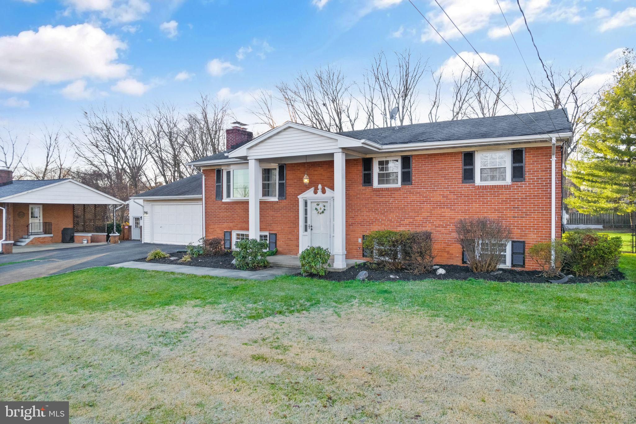 LAKEVIEW ESTATES - Residential