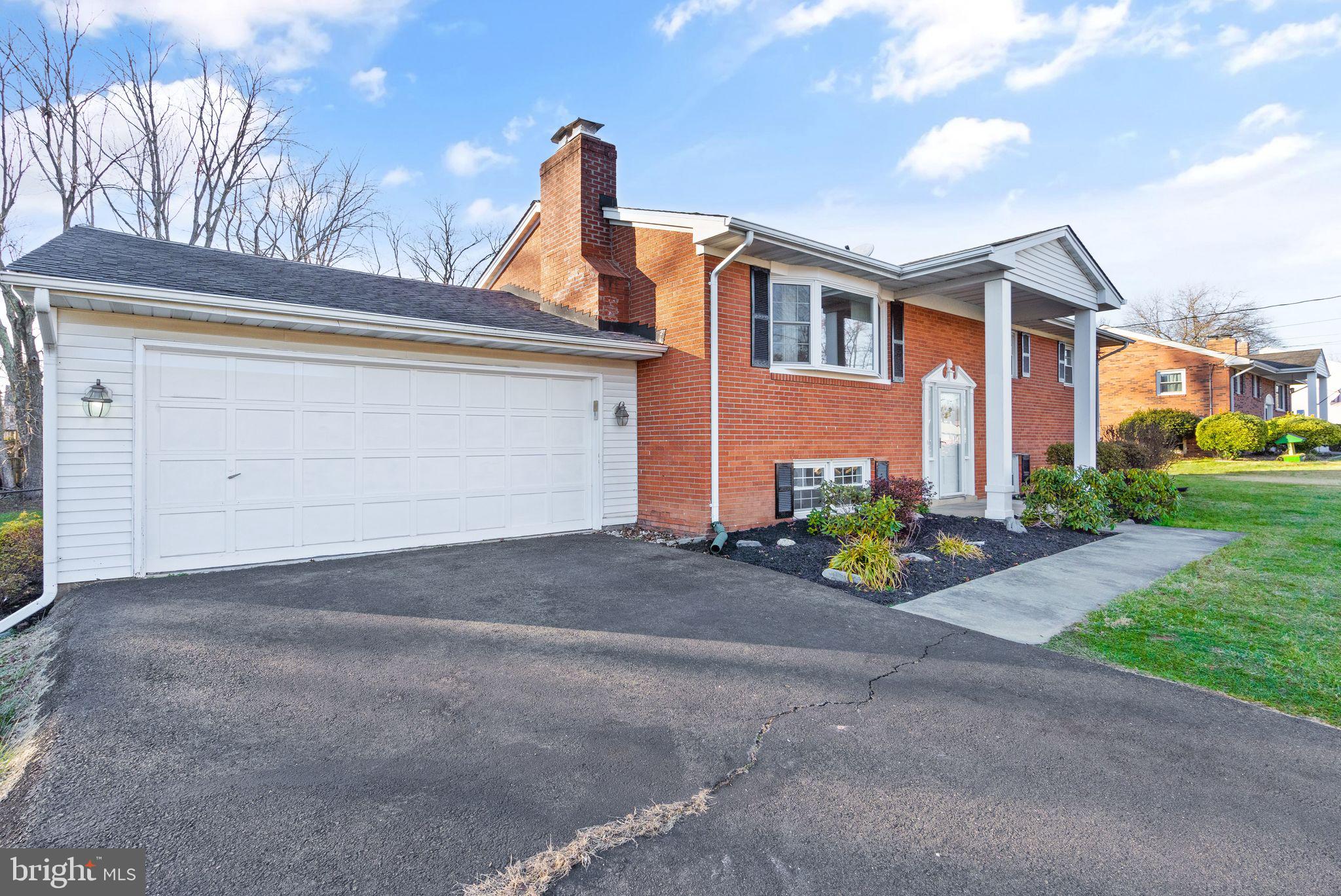 LAKEVIEW ESTATES - Residential