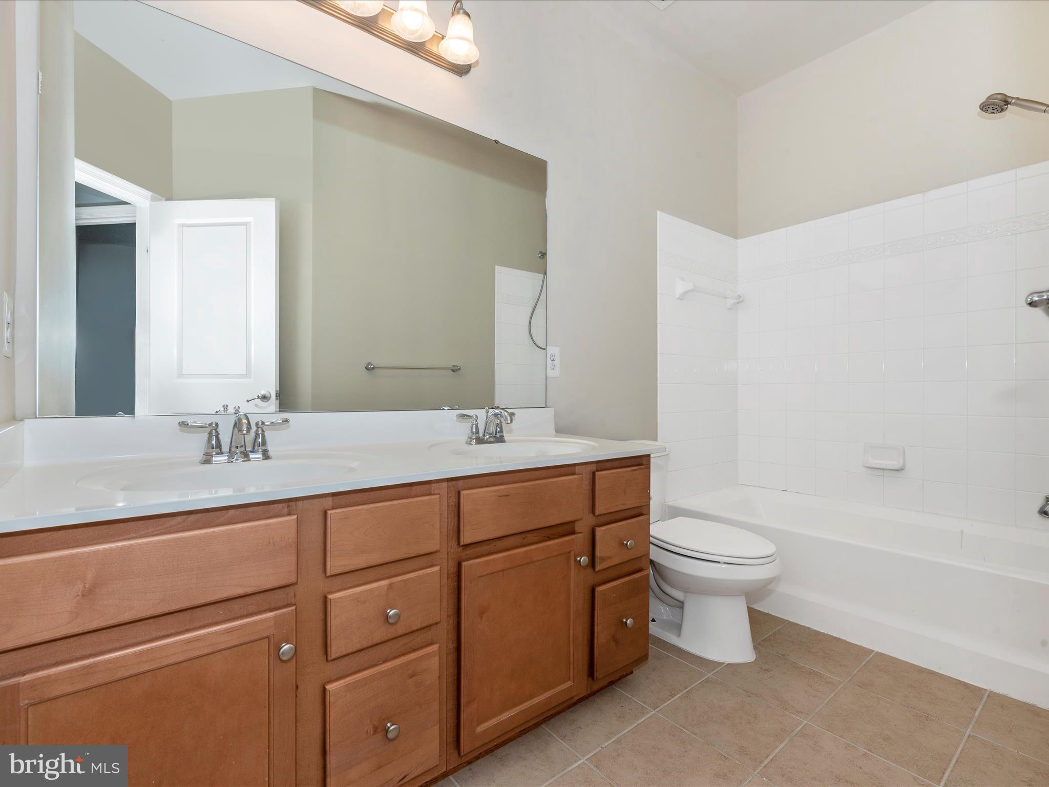 MARKET SQUARE - Residential Lease