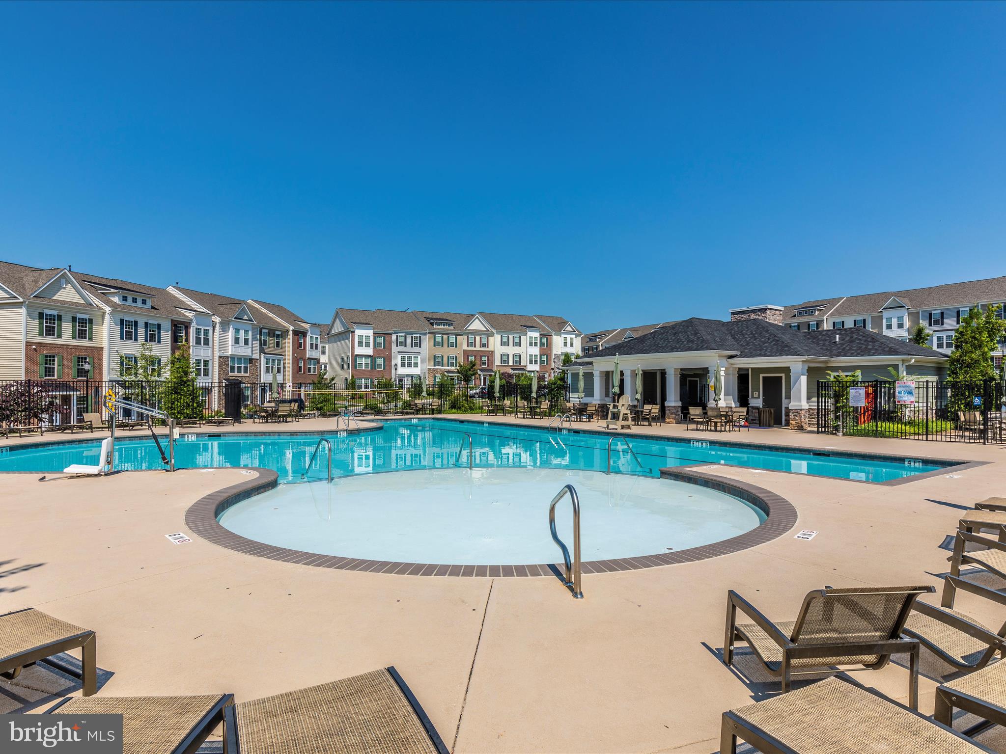 MARKET SQUARE - Residential Lease