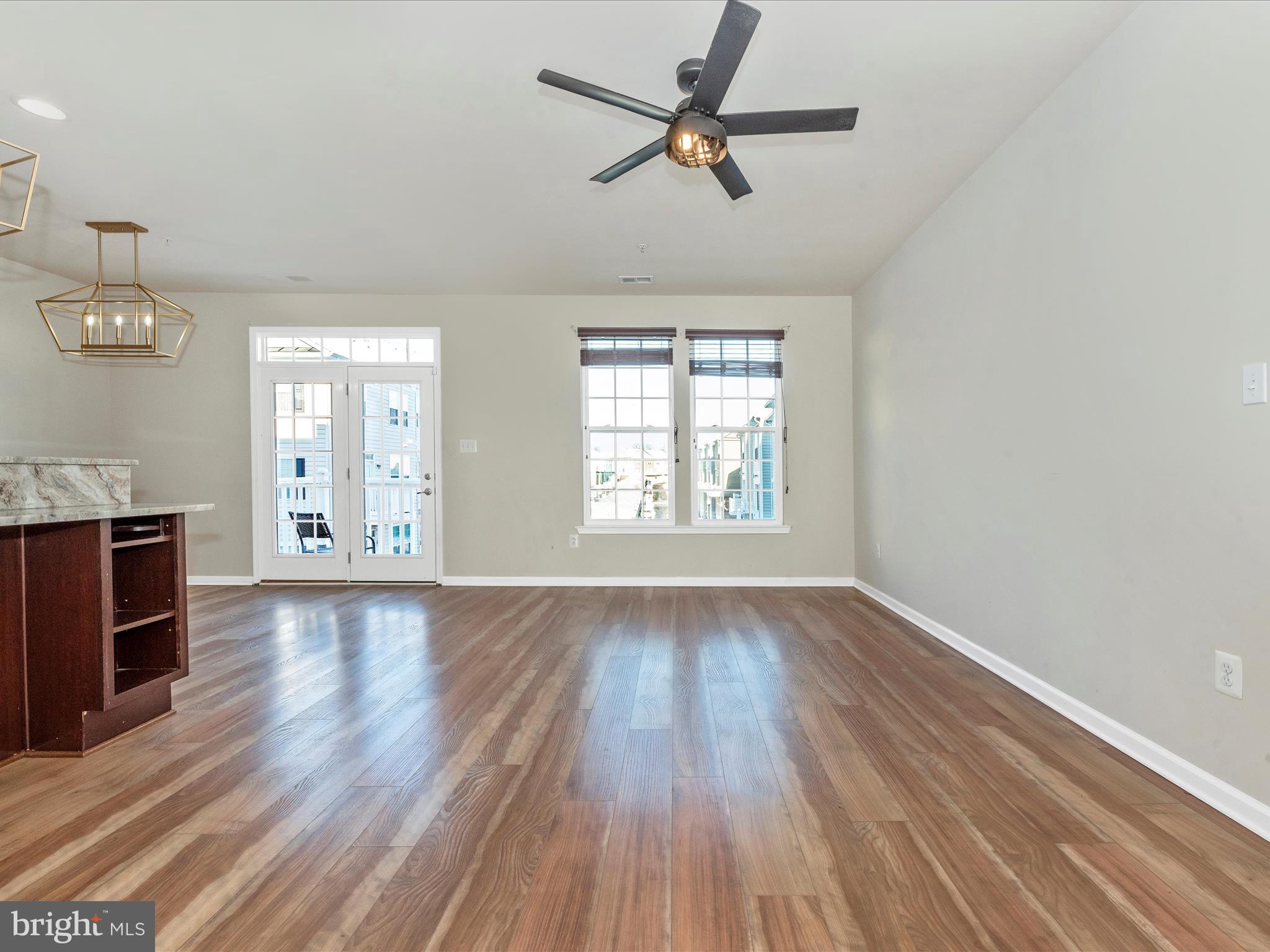 MARKET SQUARE - Residential Lease