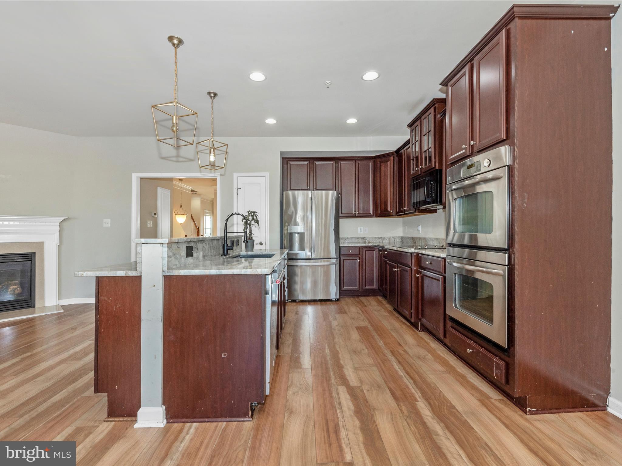 MARKET SQUARE - Residential Lease