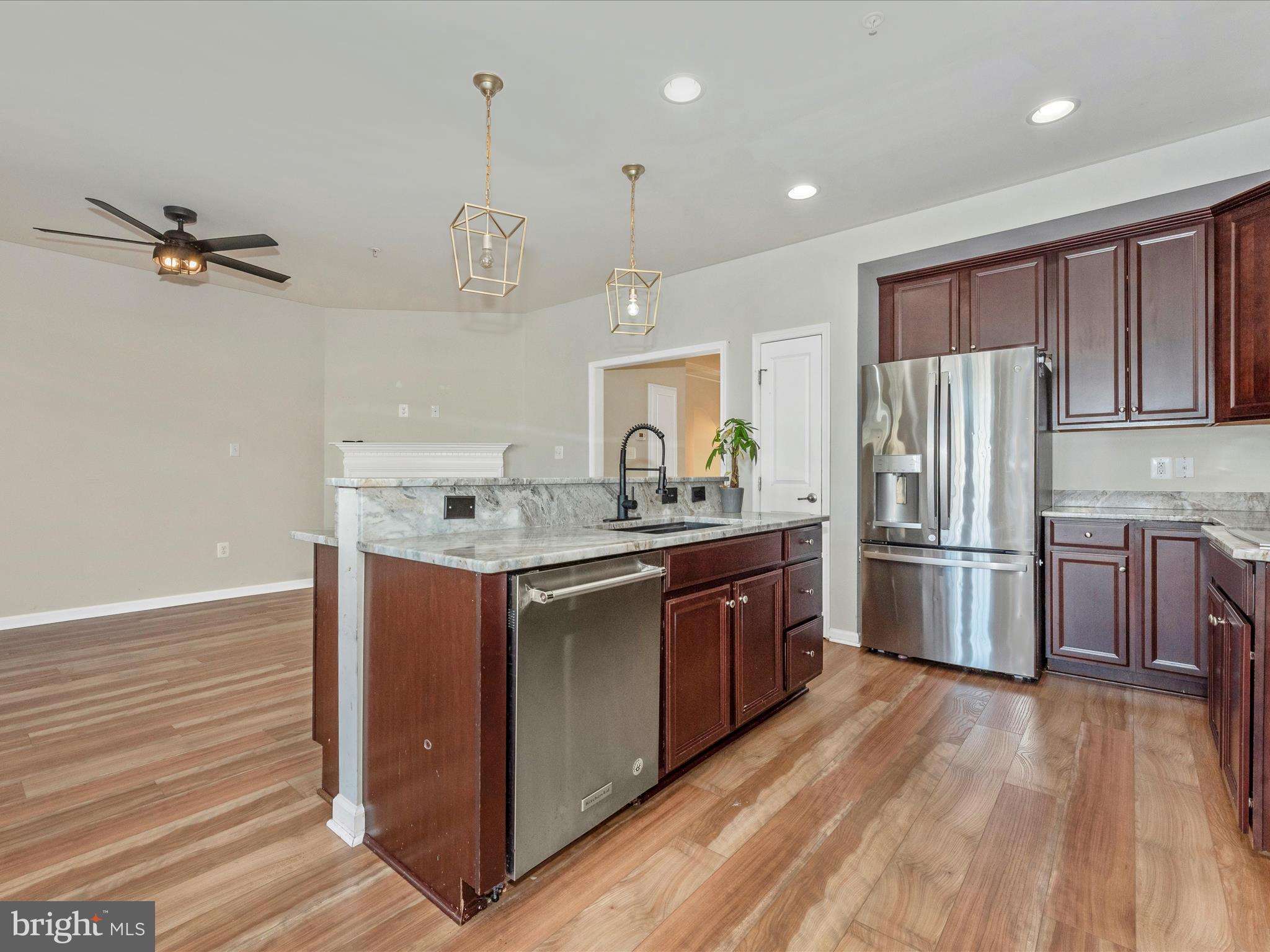MARKET SQUARE - Residential Lease