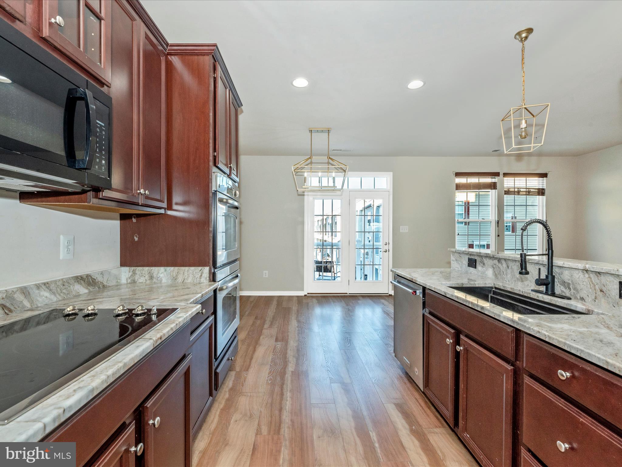 MARKET SQUARE - Residential Lease
