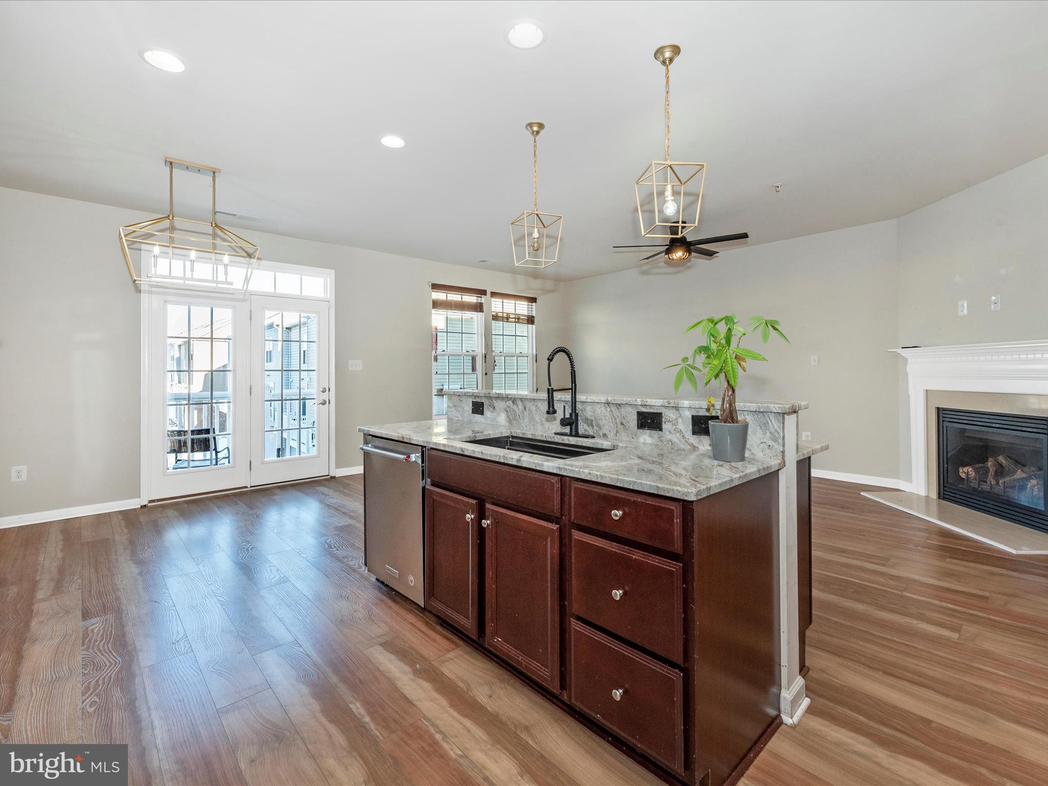 MARKET SQUARE - Residential Lease