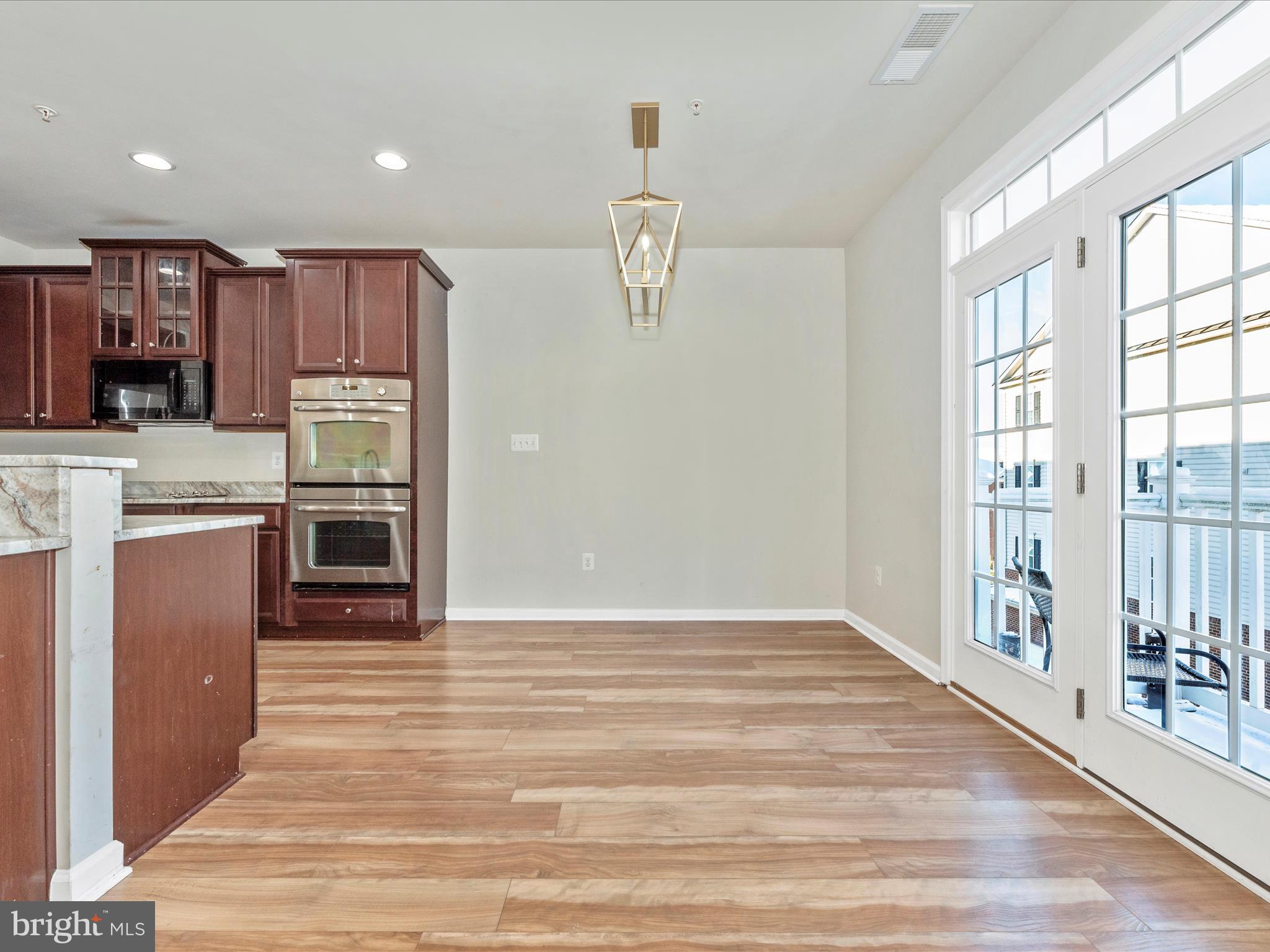 MARKET SQUARE - Residential Lease