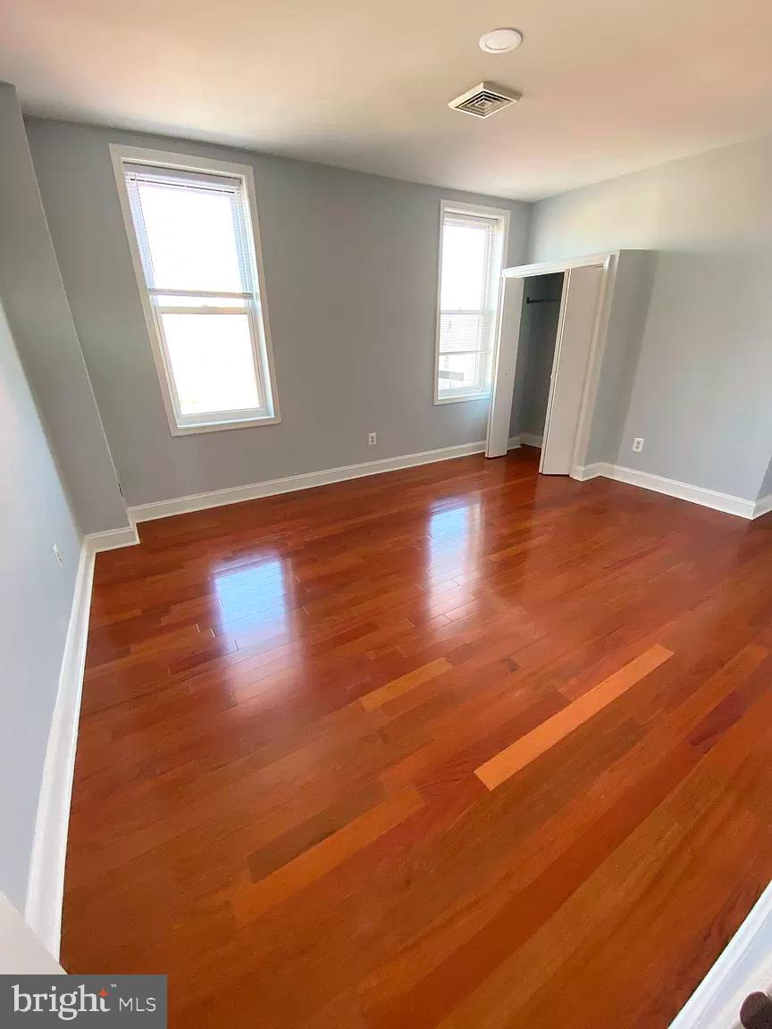 PORT RICHMOND - Residential Lease