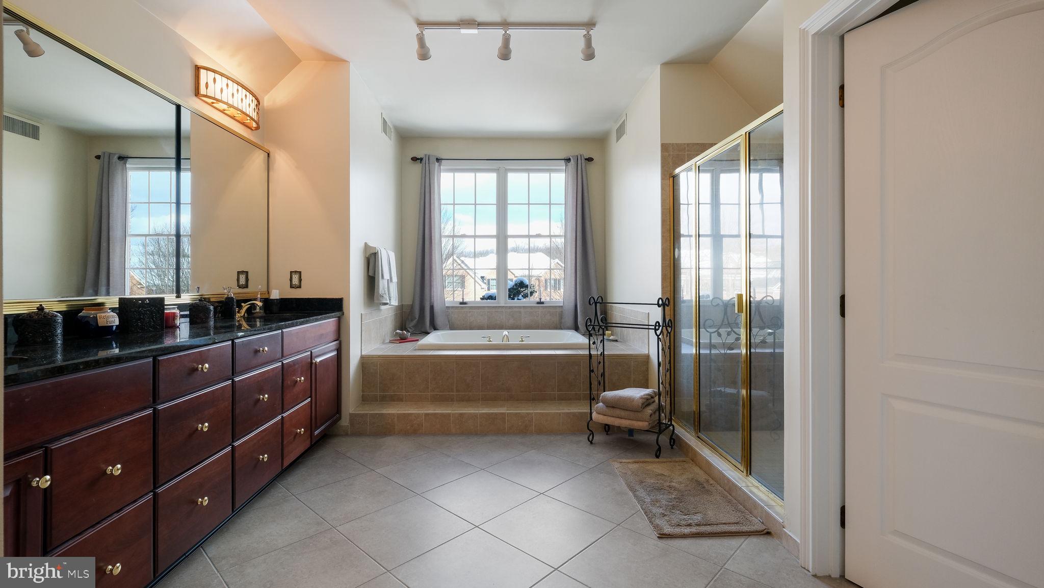 UPPER MOUNTAIN ESTS - Residential