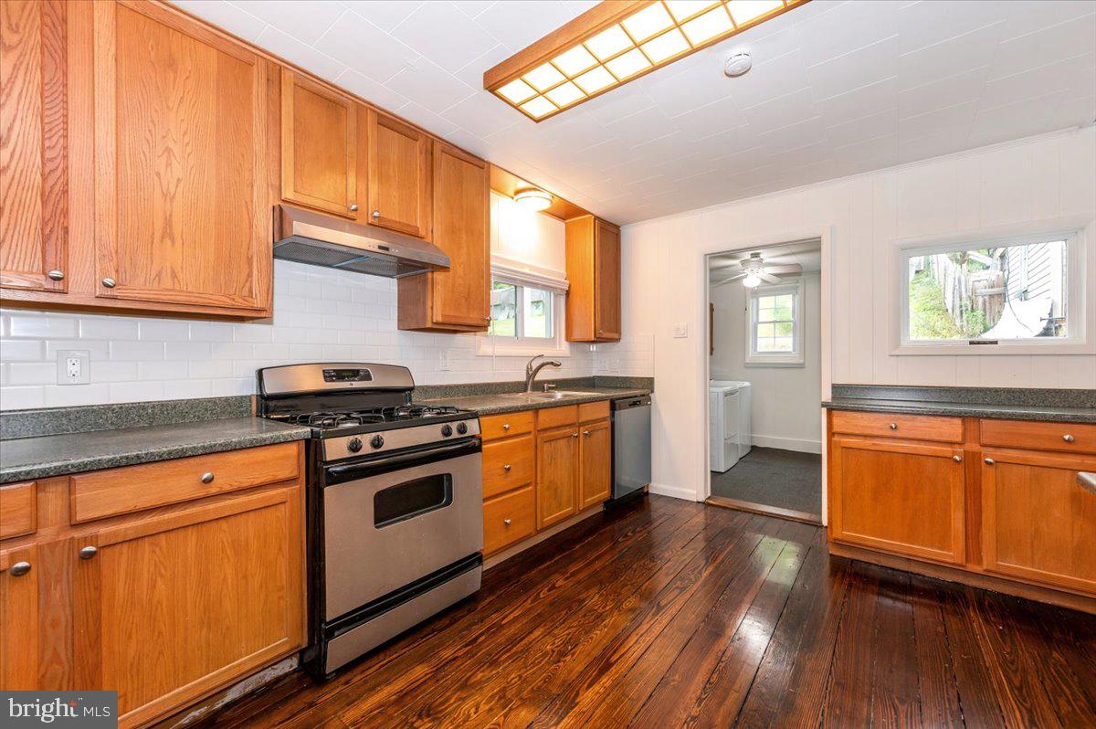 SANDYHOOK - Residential Lease