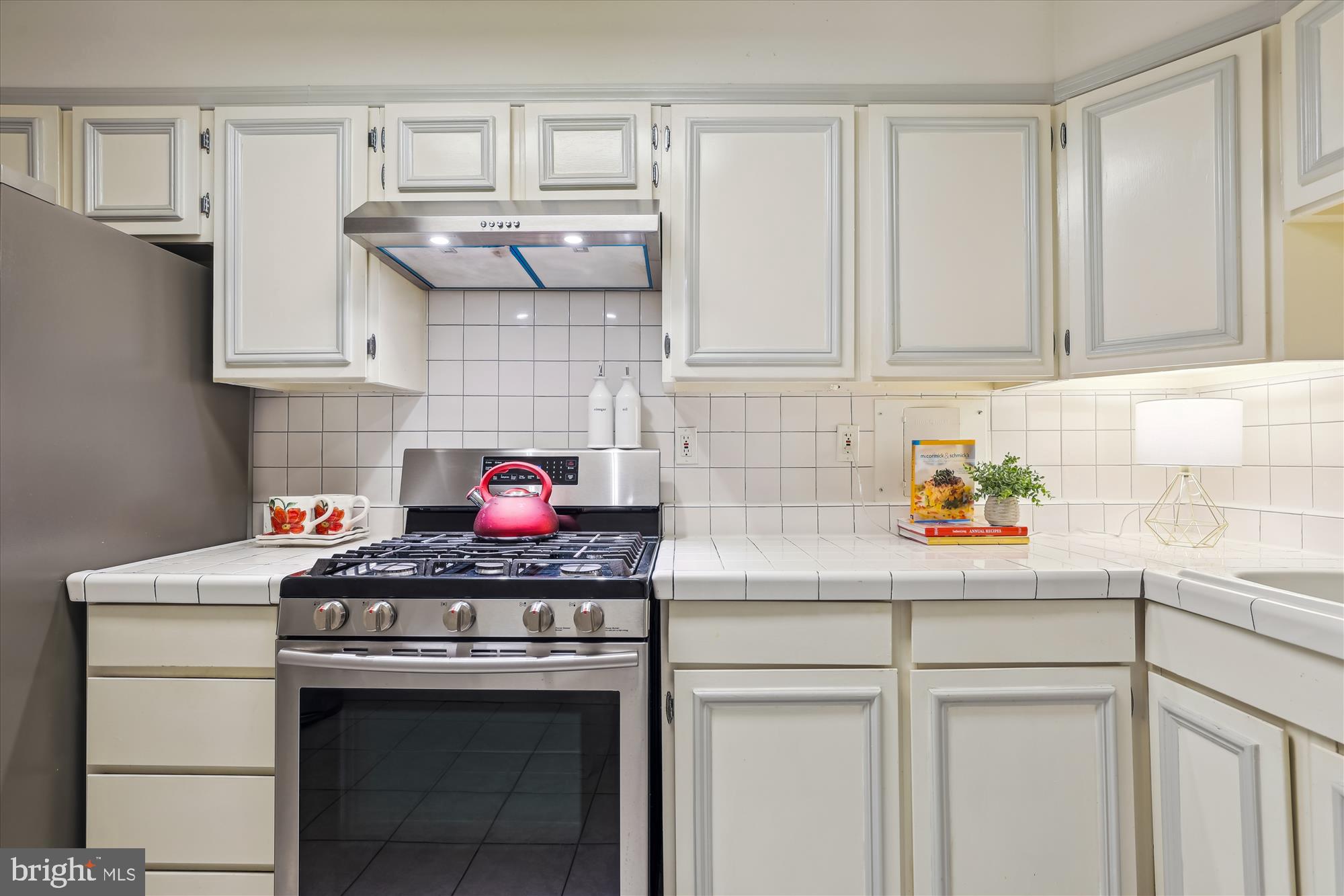 HORIZON HOUSE - Residential Lease